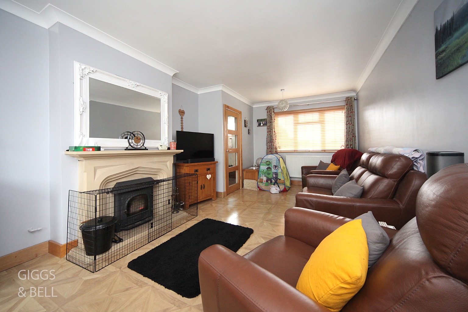 3 bed terraced house for sale in Little Church Road, Luton 1