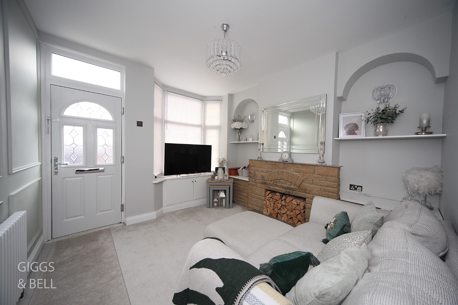 2 bed terraced house for sale in Turners Road South, Luton 1