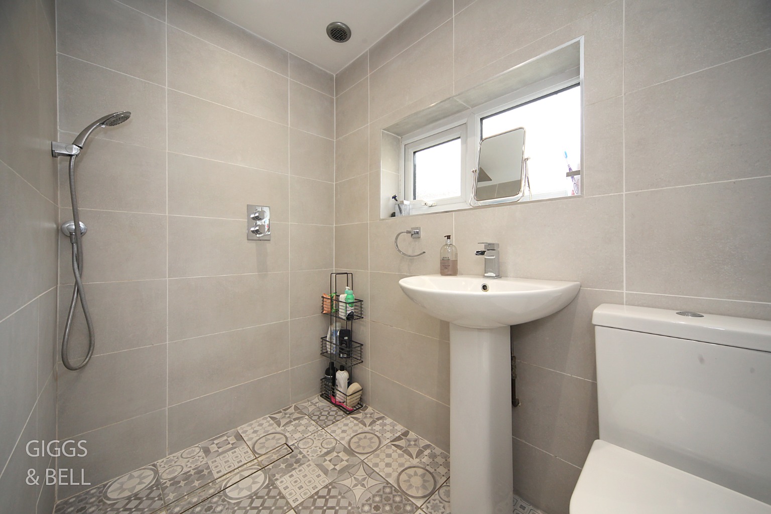 2 bed terraced house for sale in Turners Road South, Luton 10