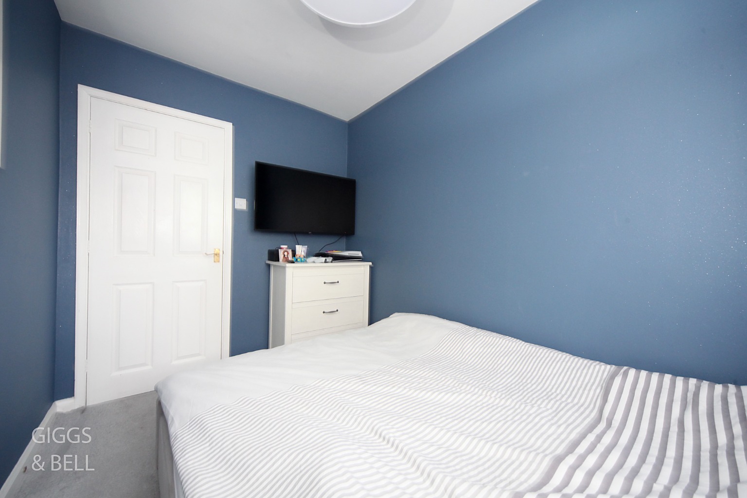 2 bed flat for sale in Hewlett Road, Luton  - Property Image 9