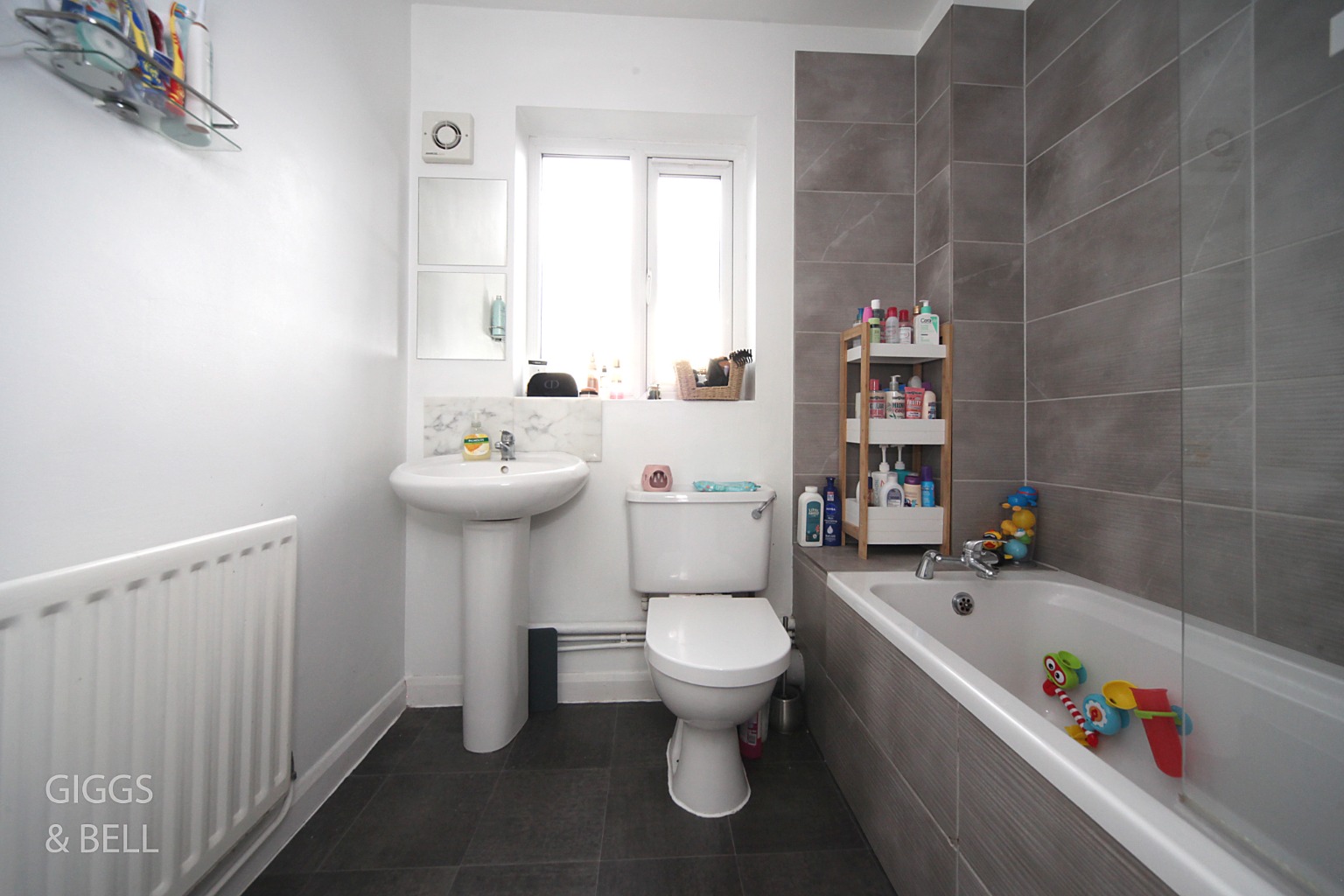 2 bed flat for sale in Hewlett Road, Luton  - Property Image 11