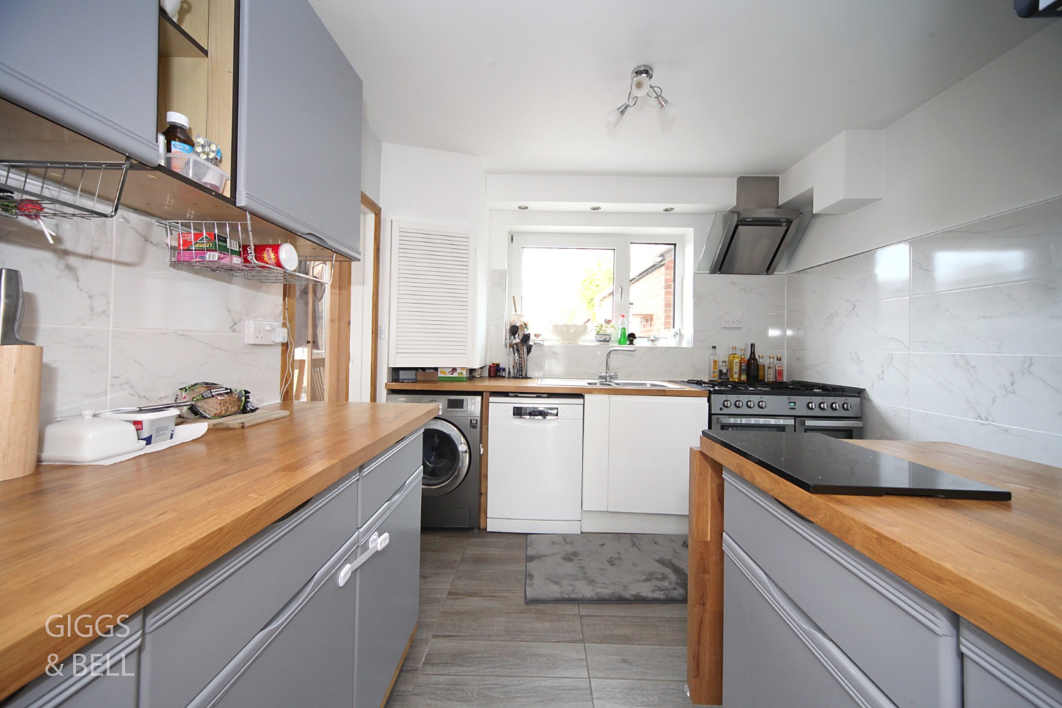 3 bed semi-detached house for sale in Cowridge Crescent, Luton  - Property Image 5