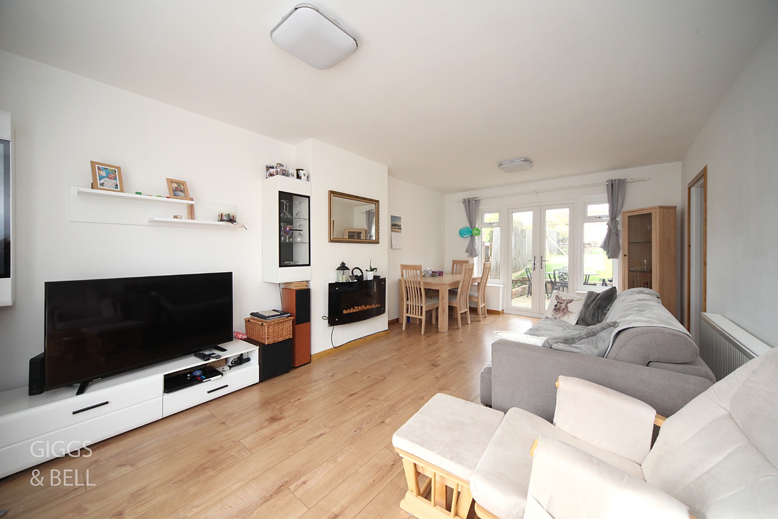 3 bed semi-detached house for sale in Cowridge Crescent, Luton  - Property Image 2