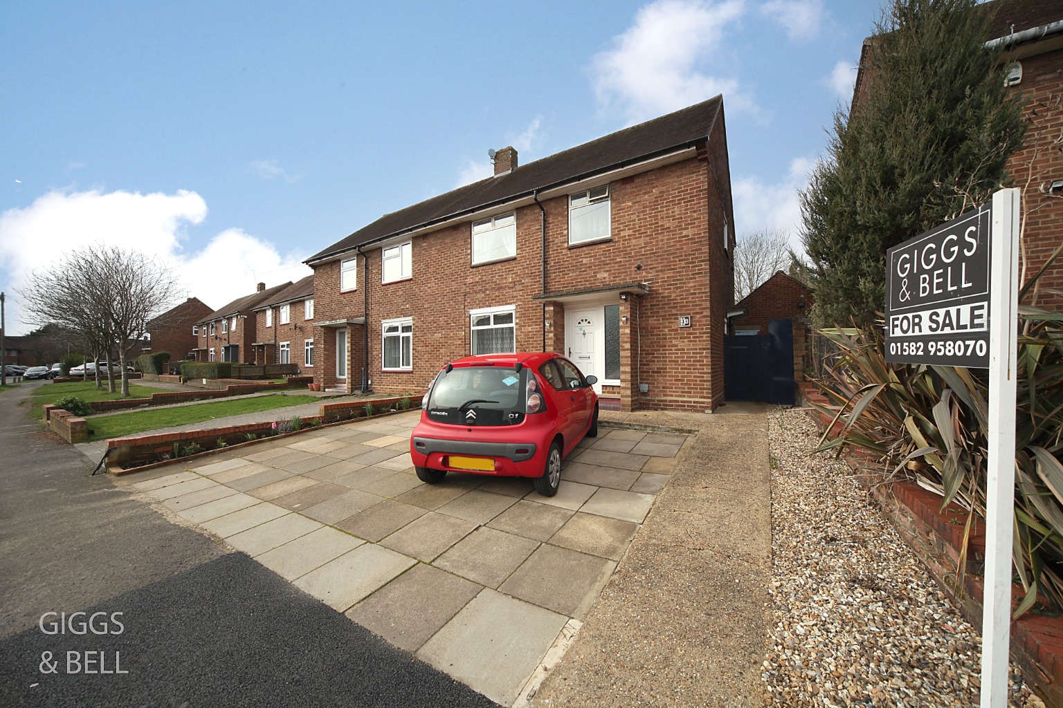 3 bed semi-detached house for sale in Cowridge Crescent, Luton  - Property Image 1