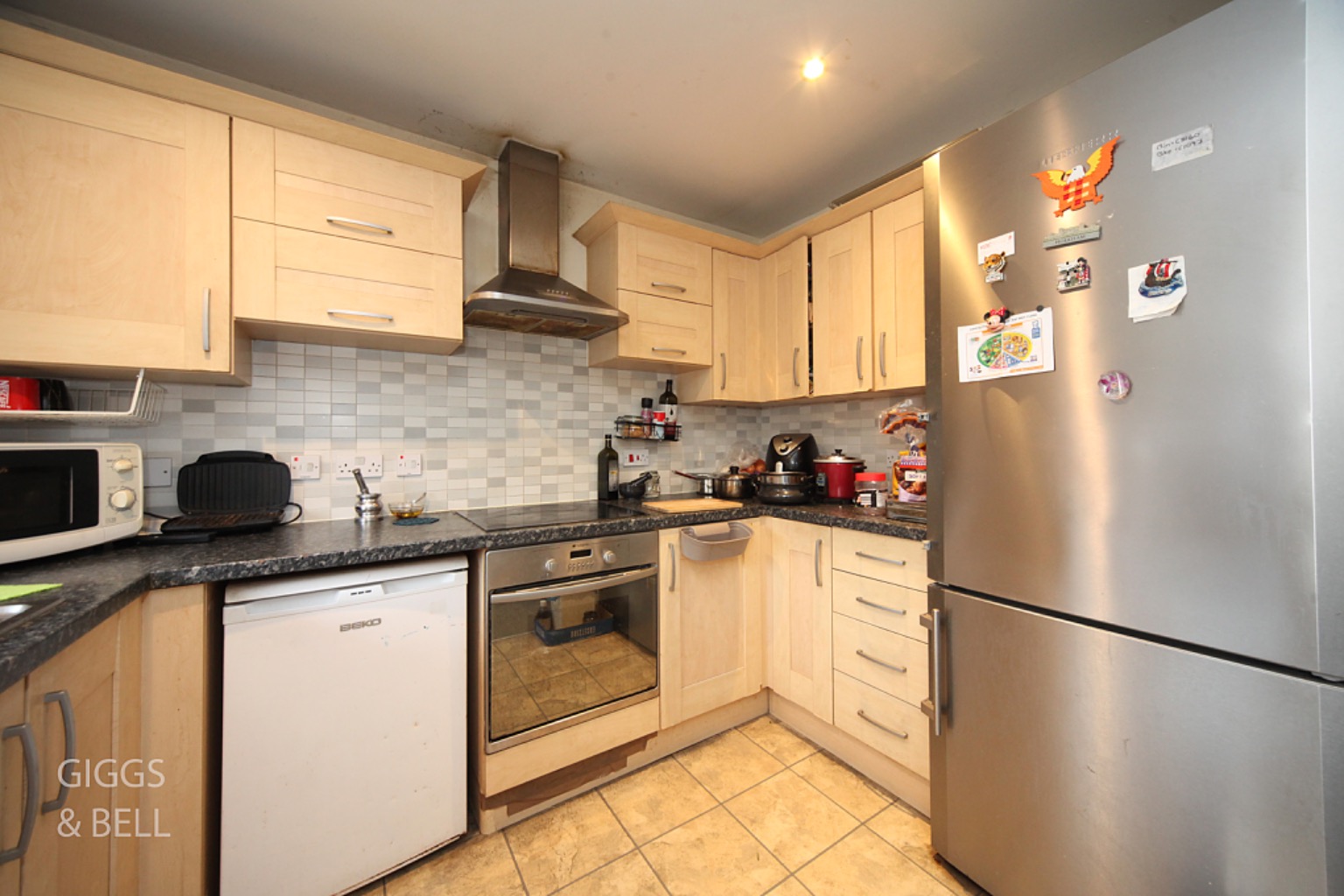2 bed flat for sale, Luton 1