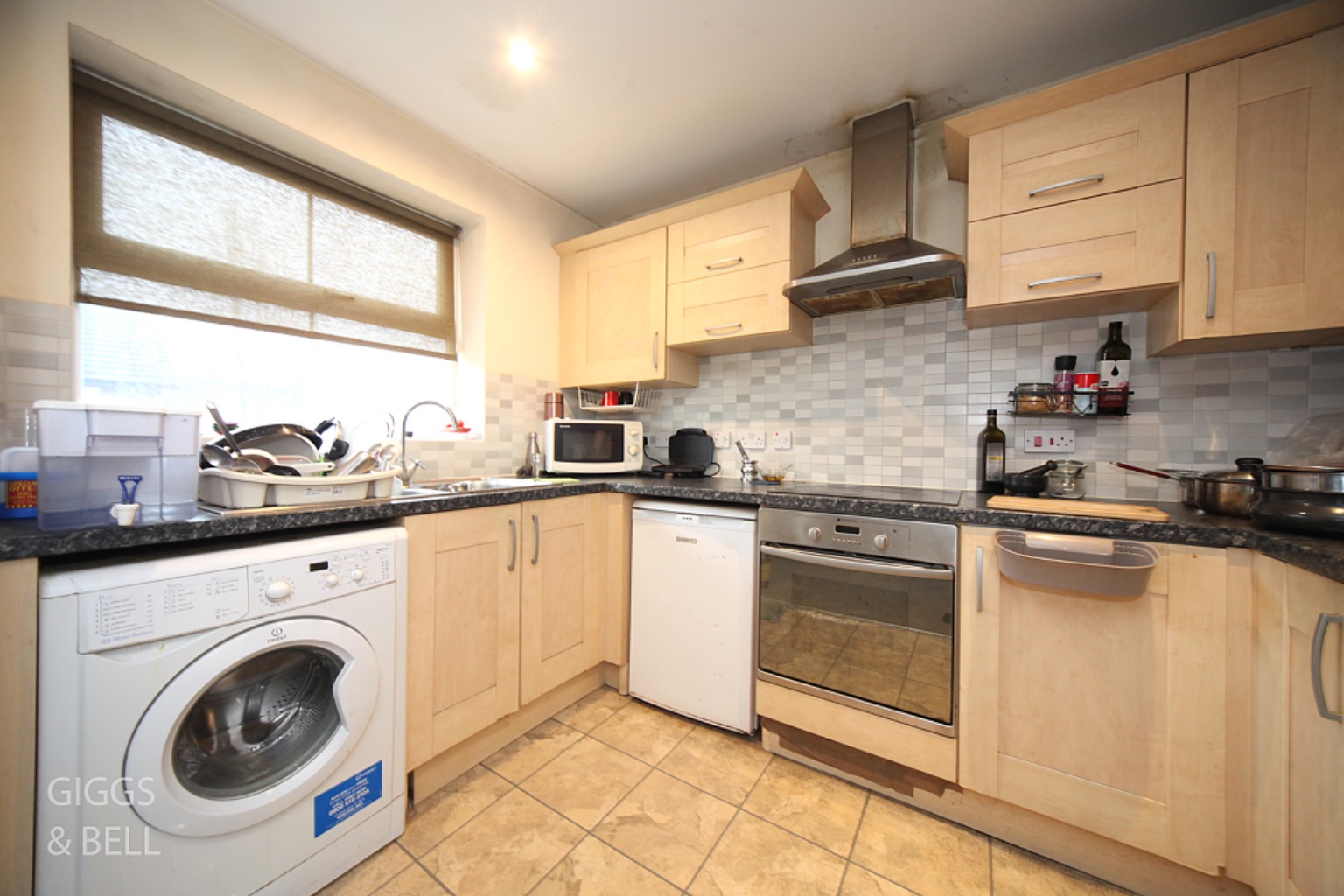 2 bed flat for sale, Luton 2
