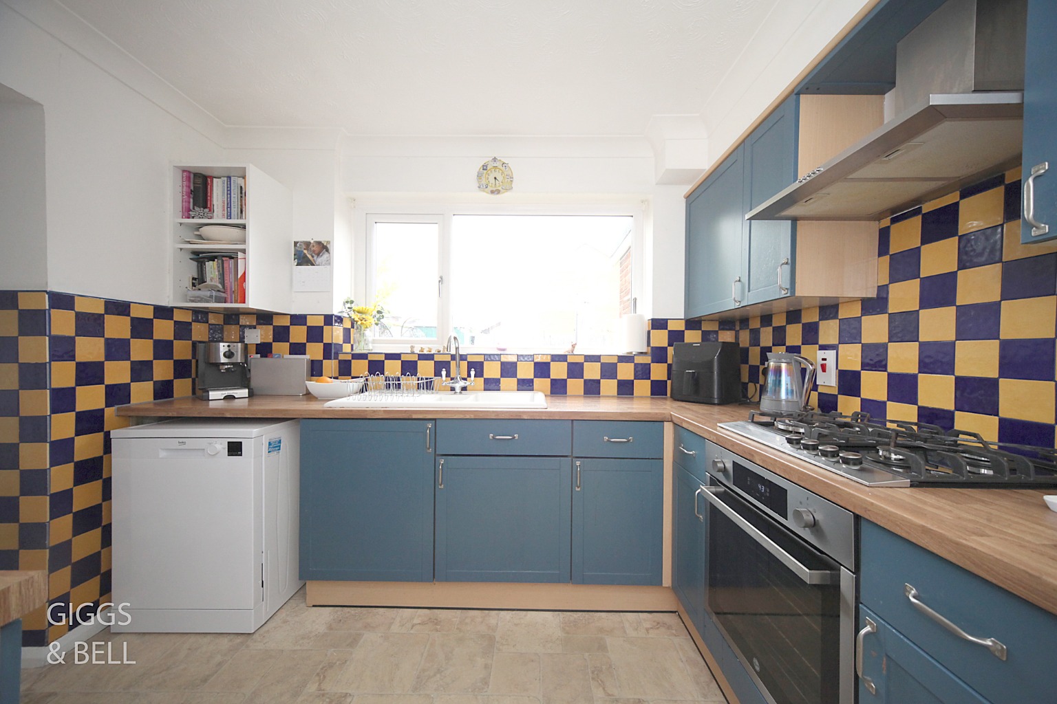 3 bed semi-detached house for sale in First Avenue, Dunstable 13