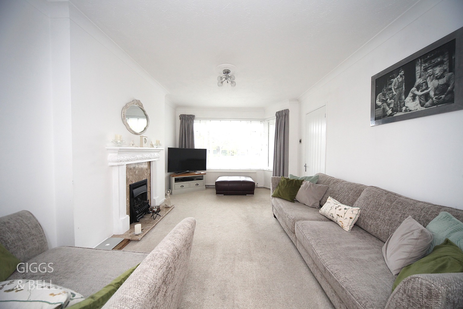 3 bed semi-detached house for sale in First Avenue, Dunstable 4