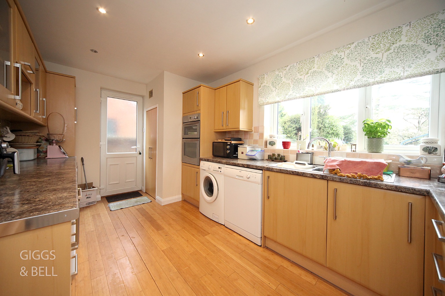 3 bed detached house for sale in London Road, Luton  - Property Image 8
