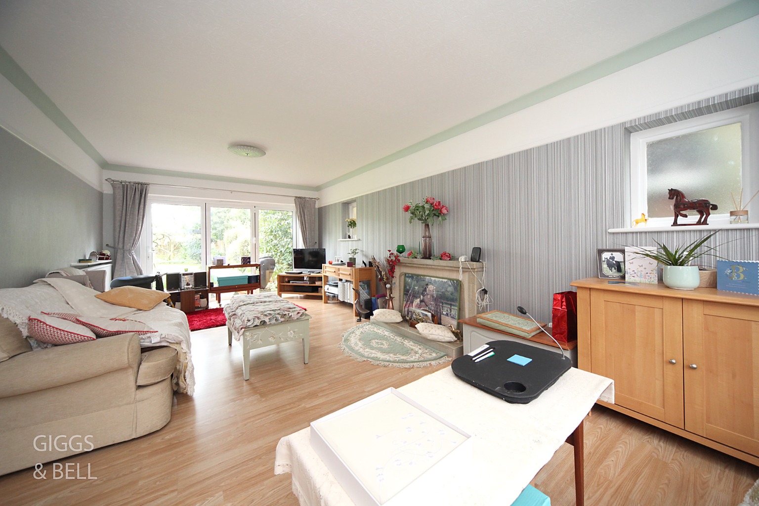 3 bed detached house for sale in London Road, Luton  - Property Image 2