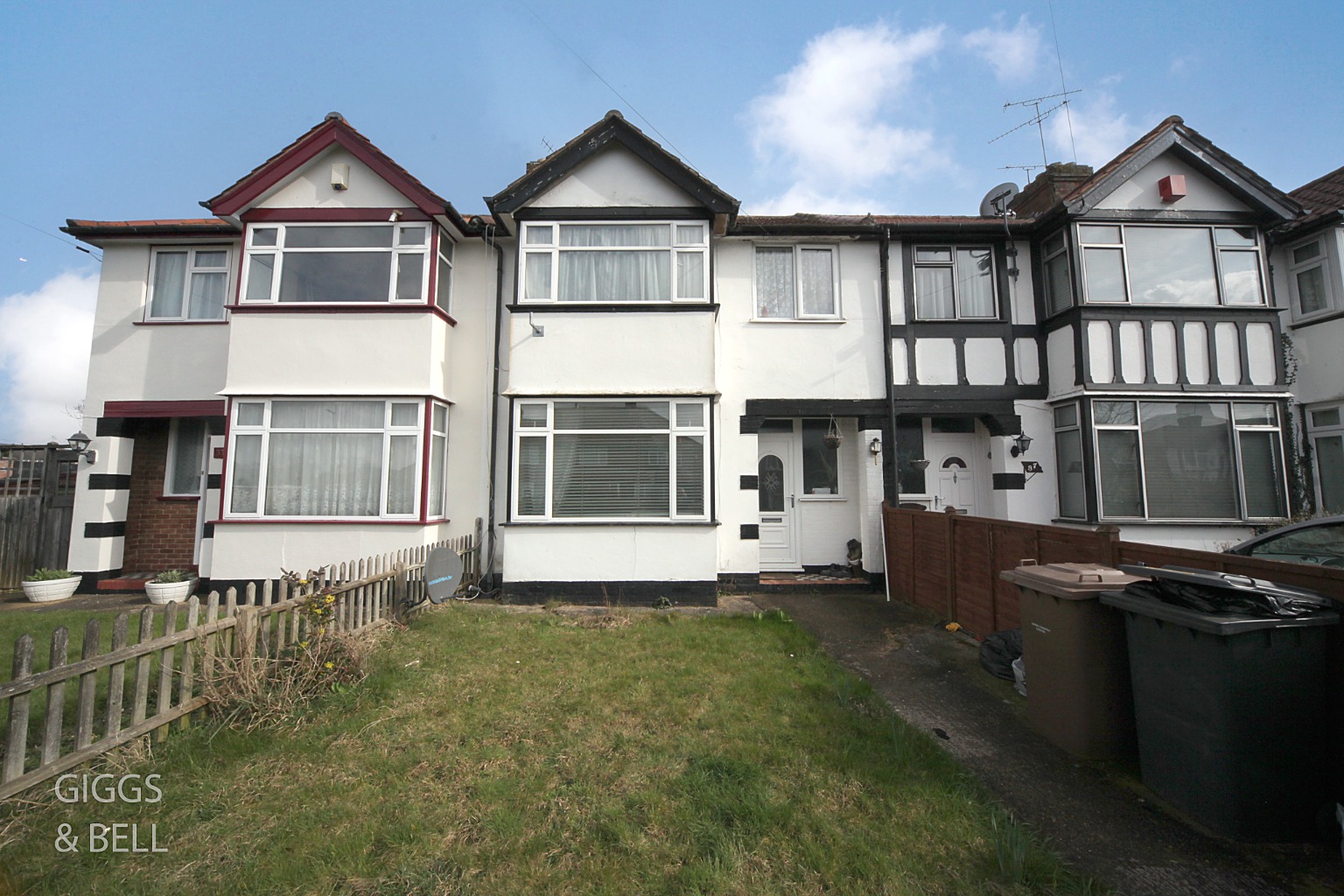 3 bed terraced house for sale in Stapleford Road, Luton  - Property Image 1