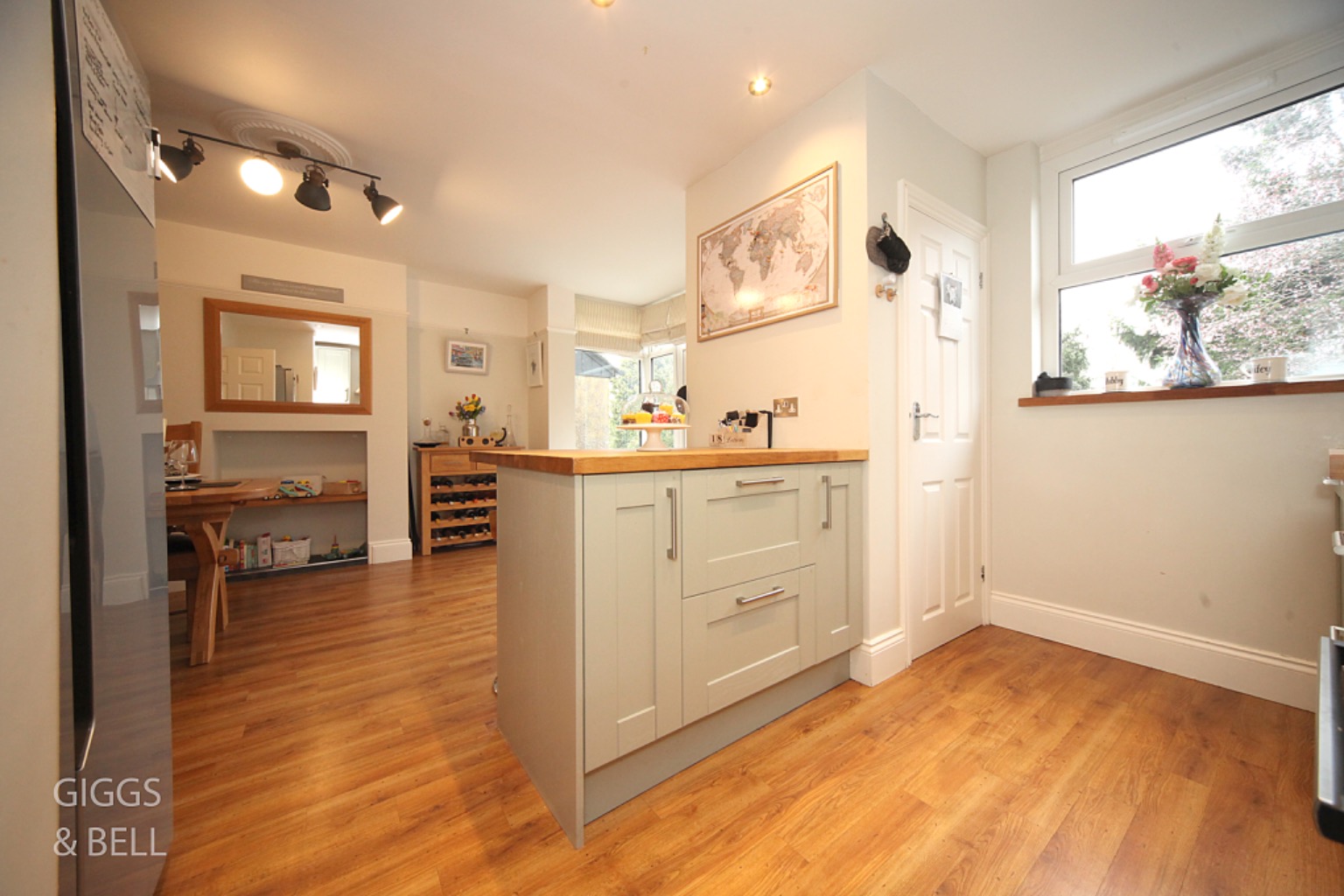 3 bed semi-detached house for sale in Strathmore Avenue, Luton  - Property Image 9