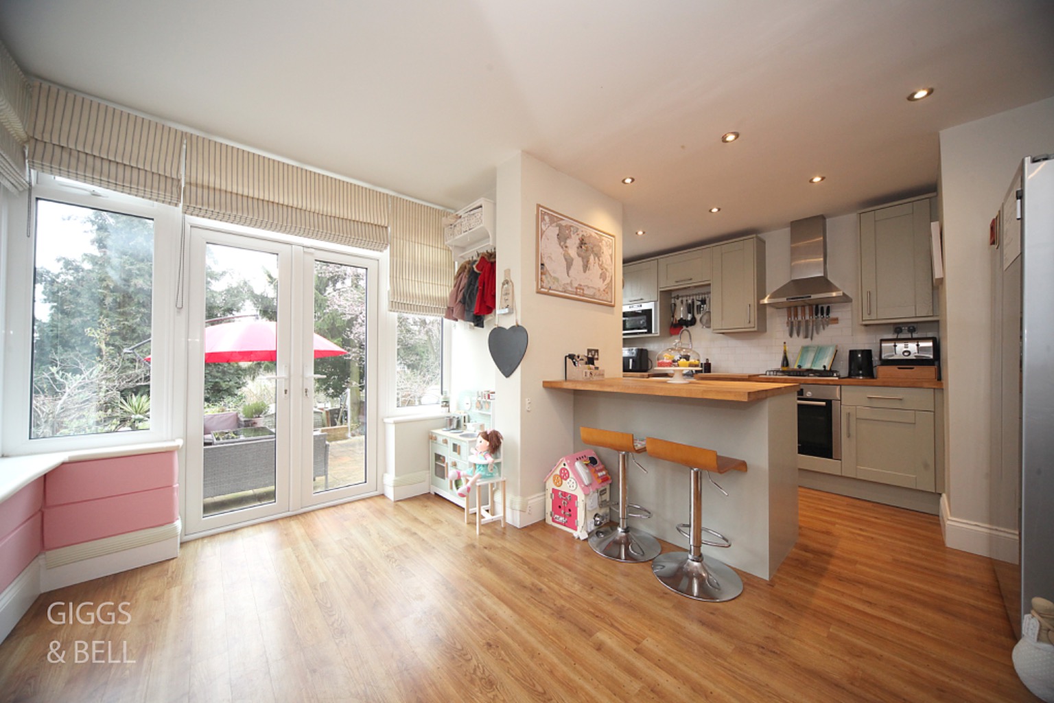 3 bed semi-detached house for sale in Strathmore Avenue, Luton  - Property Image 8