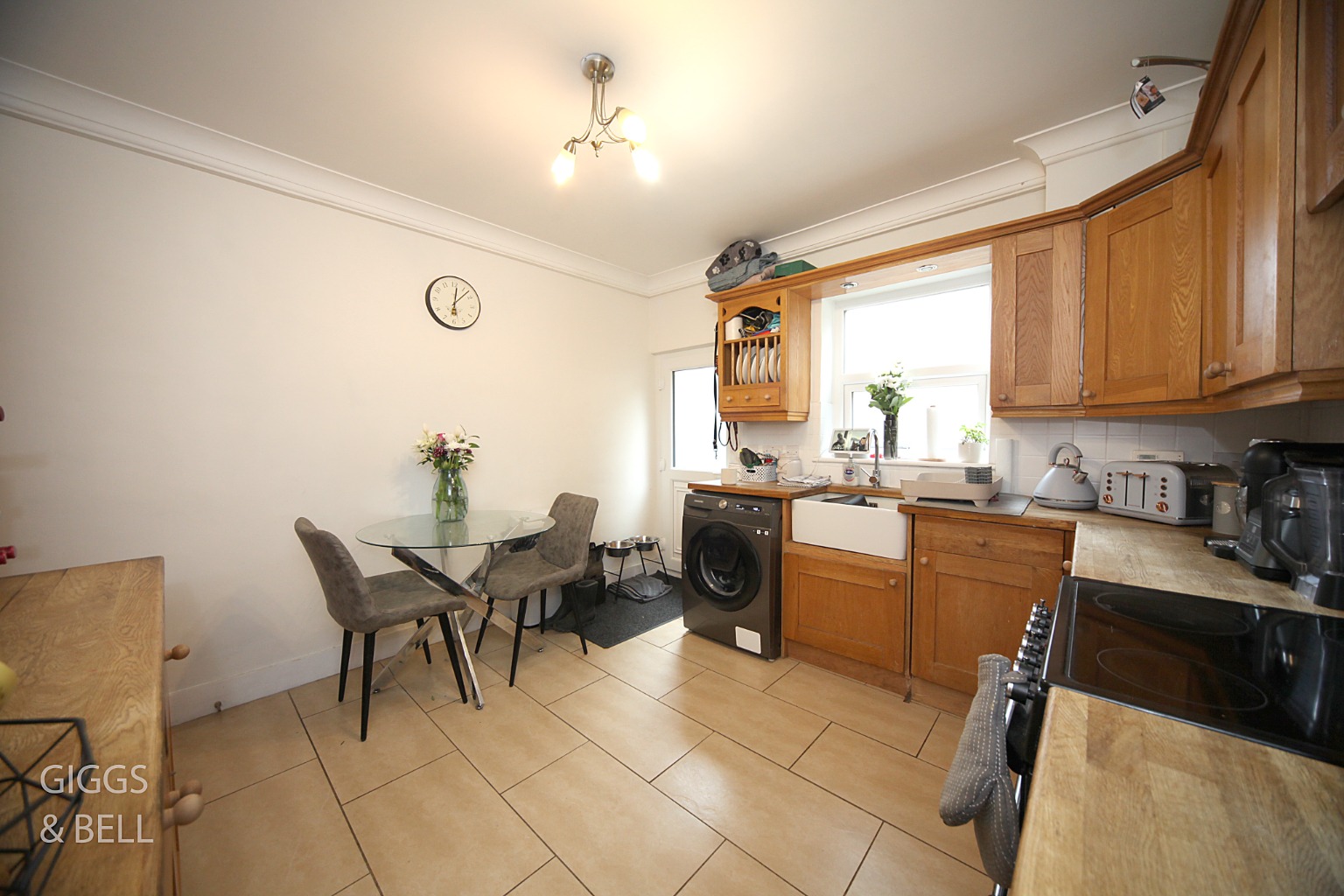 2 bed terraced house for sale in Luton Road, Luton 4