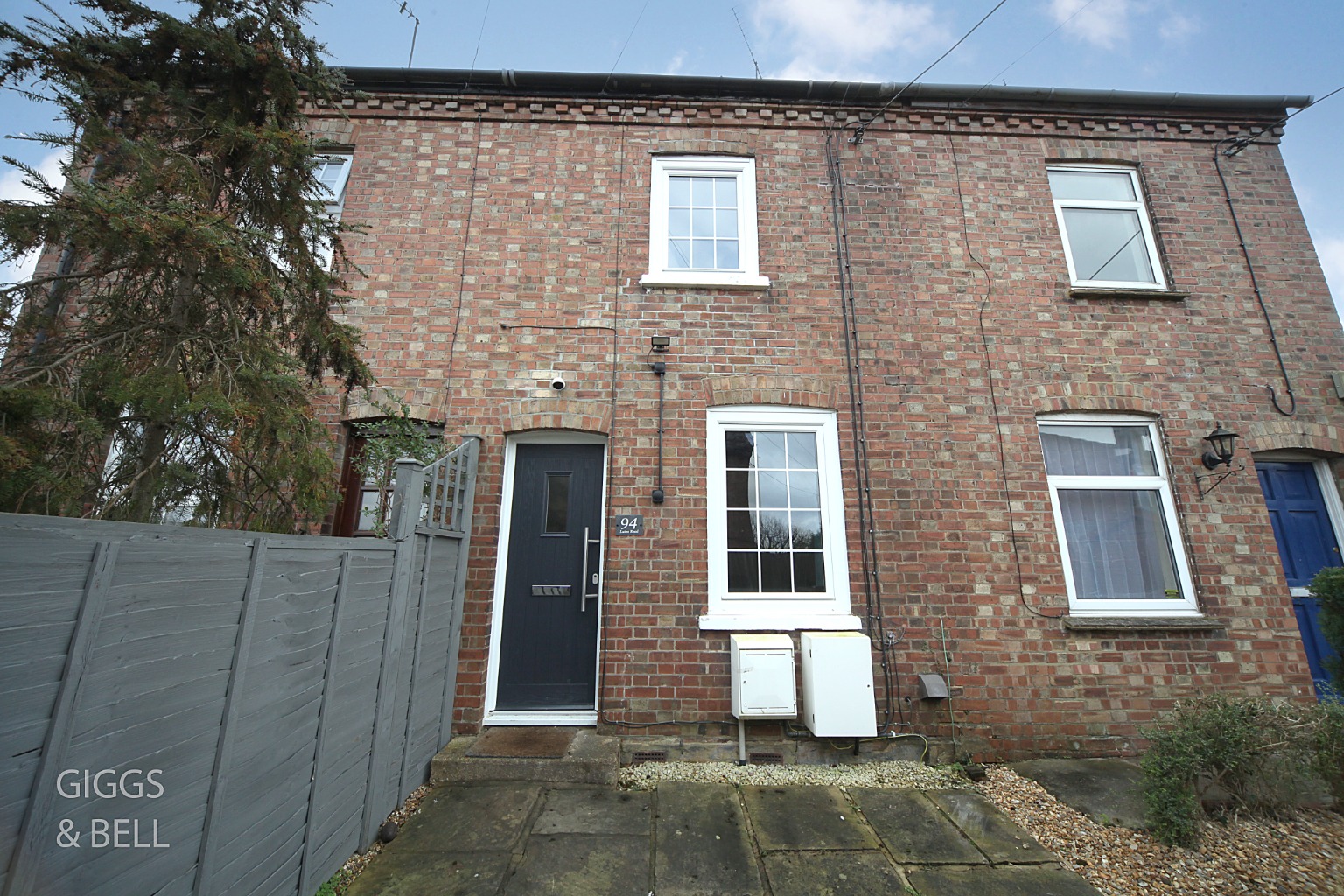 2 bed terraced house for sale in Luton Road, Luton, LU4 