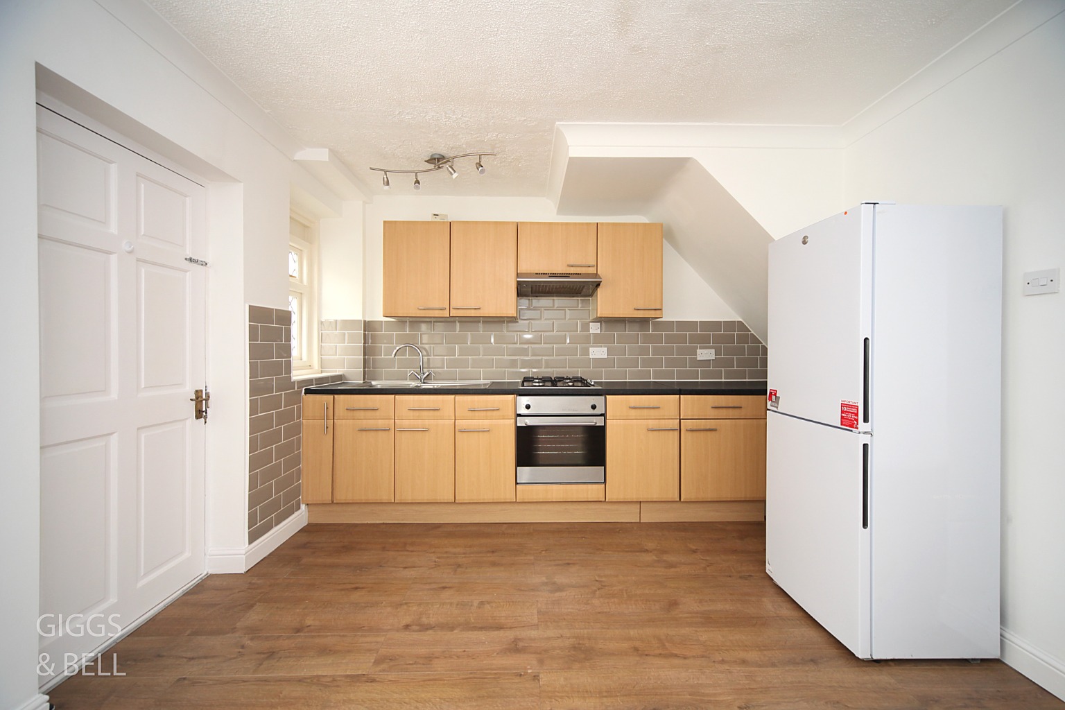2 bed terraced house for sale in Pomfret Avenue, Luton  - Property Image 8