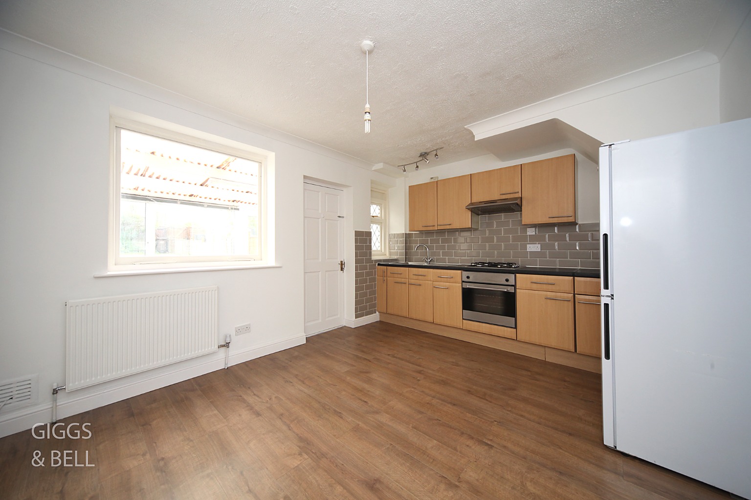 2 bed terraced house for sale in Pomfret Avenue, Luton 5