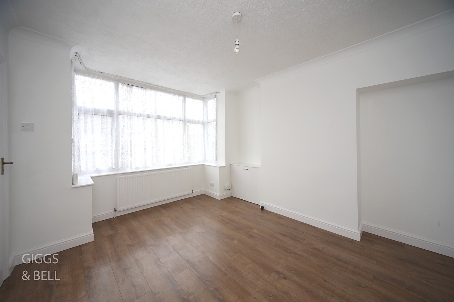 2 bed terraced house for sale in Pomfret Avenue, Luton 4
