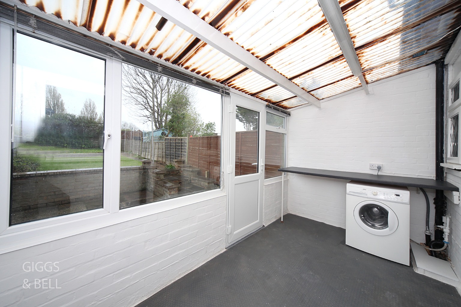 2 bed terraced house for sale in Pomfret Avenue, Luton 8