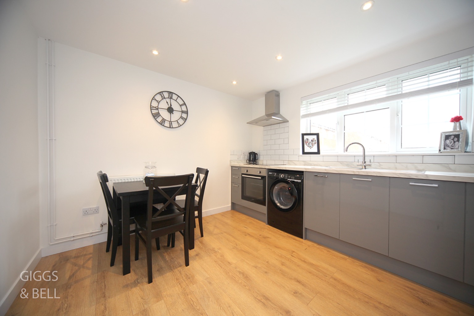 2 bed semi-detached house for sale in Barnston Close, Luton  - Property Image 4