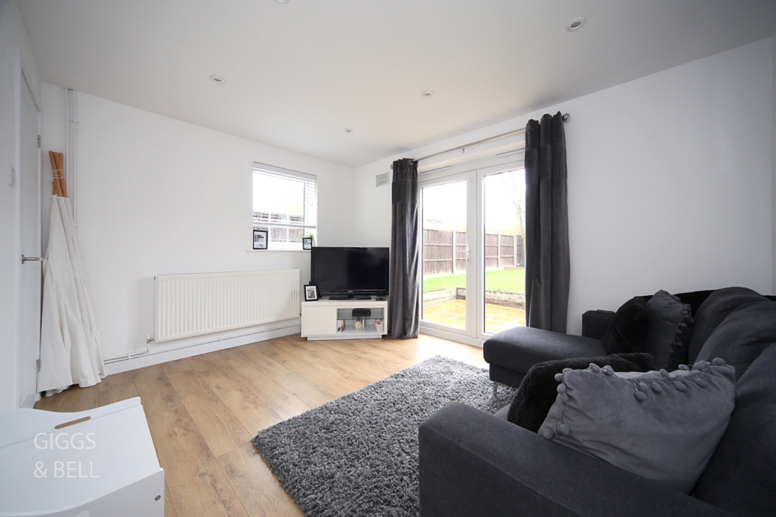 2 bed semi-detached house for sale in Barnston Close, Luton 2