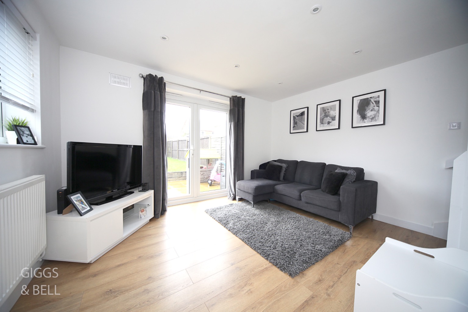 2 bed semi-detached house for sale in Barnston Close, Luton  - Property Image 2