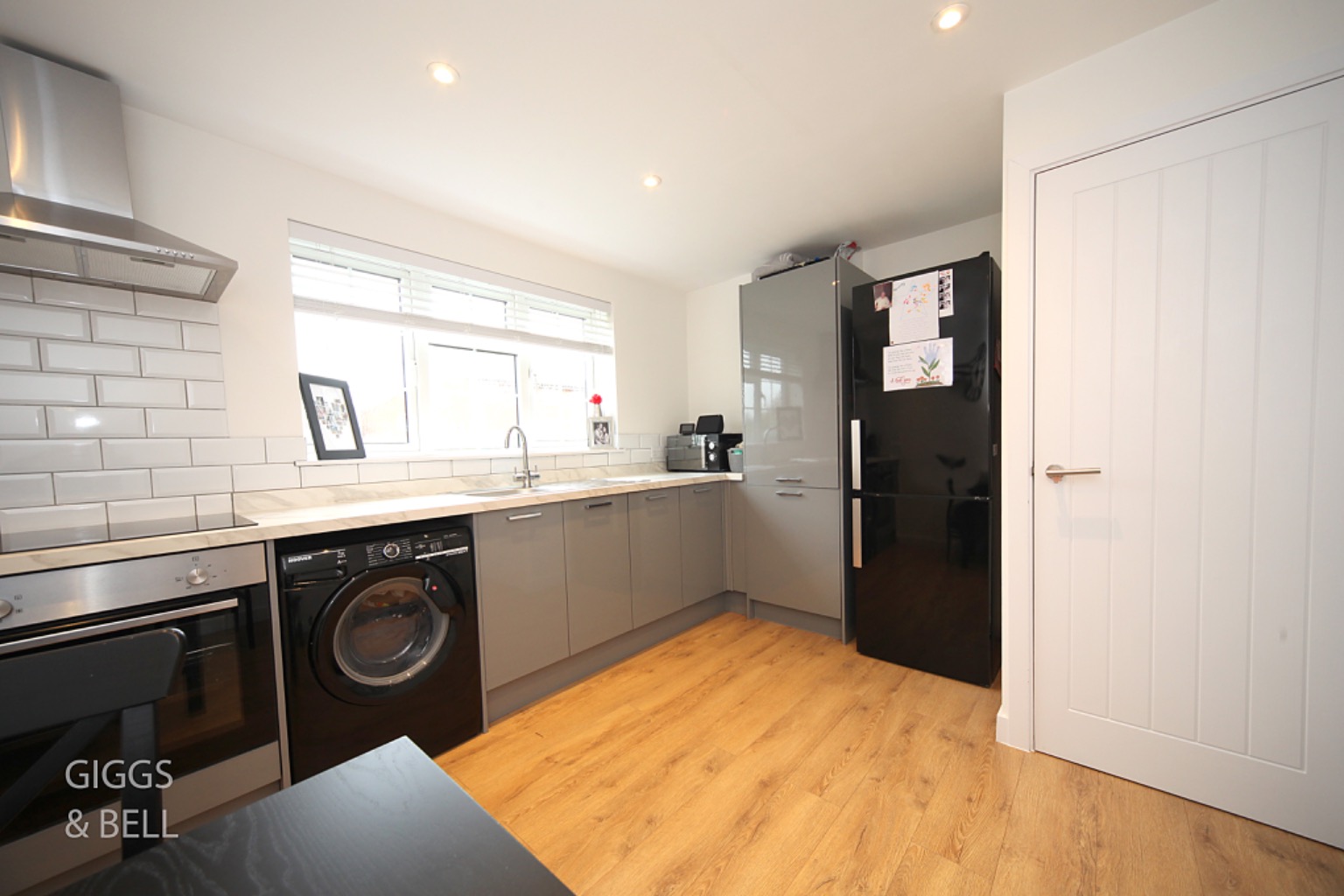 2 bed semi-detached house for sale in Barnston Close, Luton  - Property Image 5