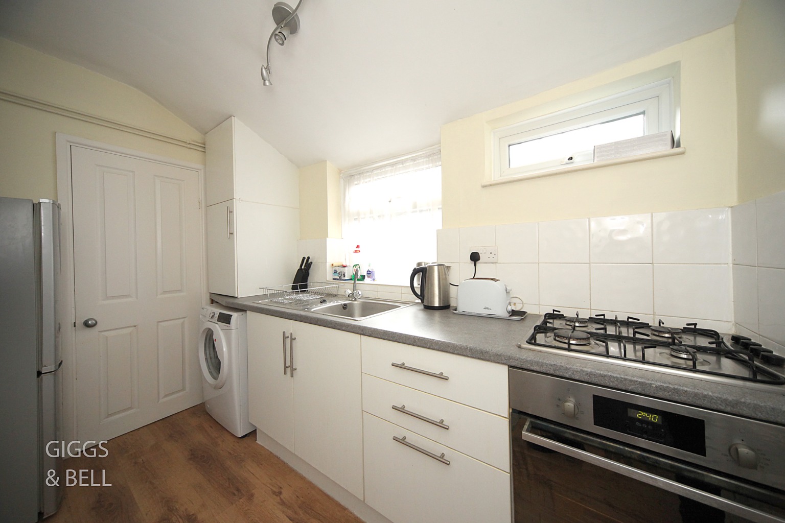 2 bed terraced house for sale in May Street, Luton 6