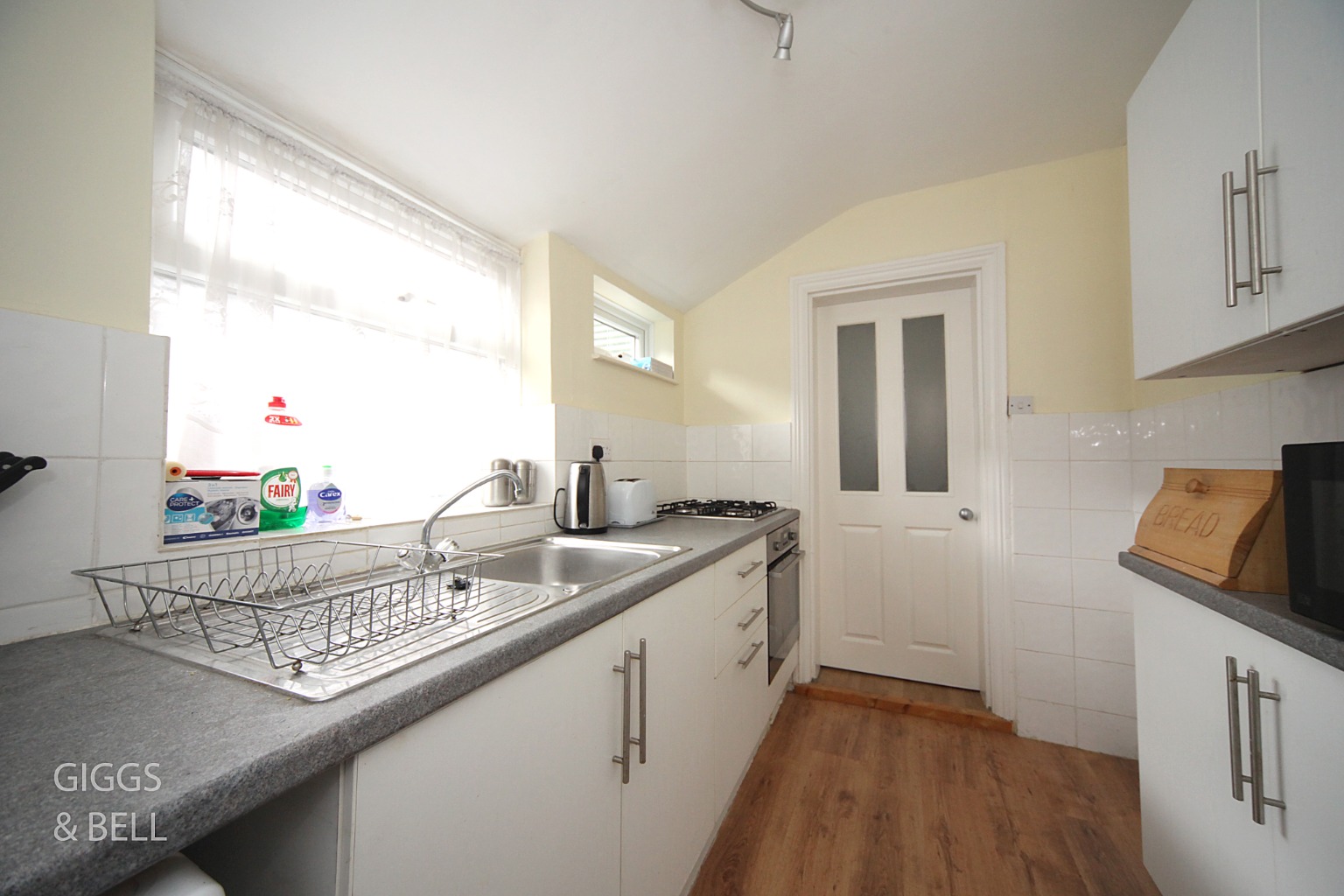 2 bed terraced house for sale in May Street, Luton 8