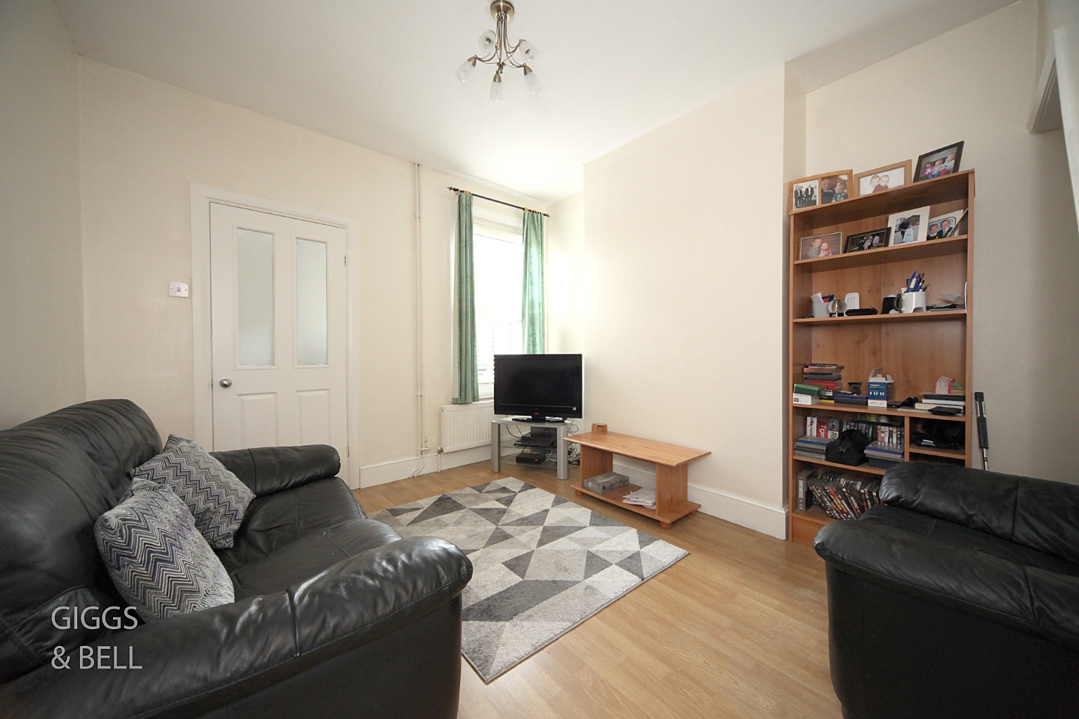 2 bed terraced house for sale in May Street, Luton 2