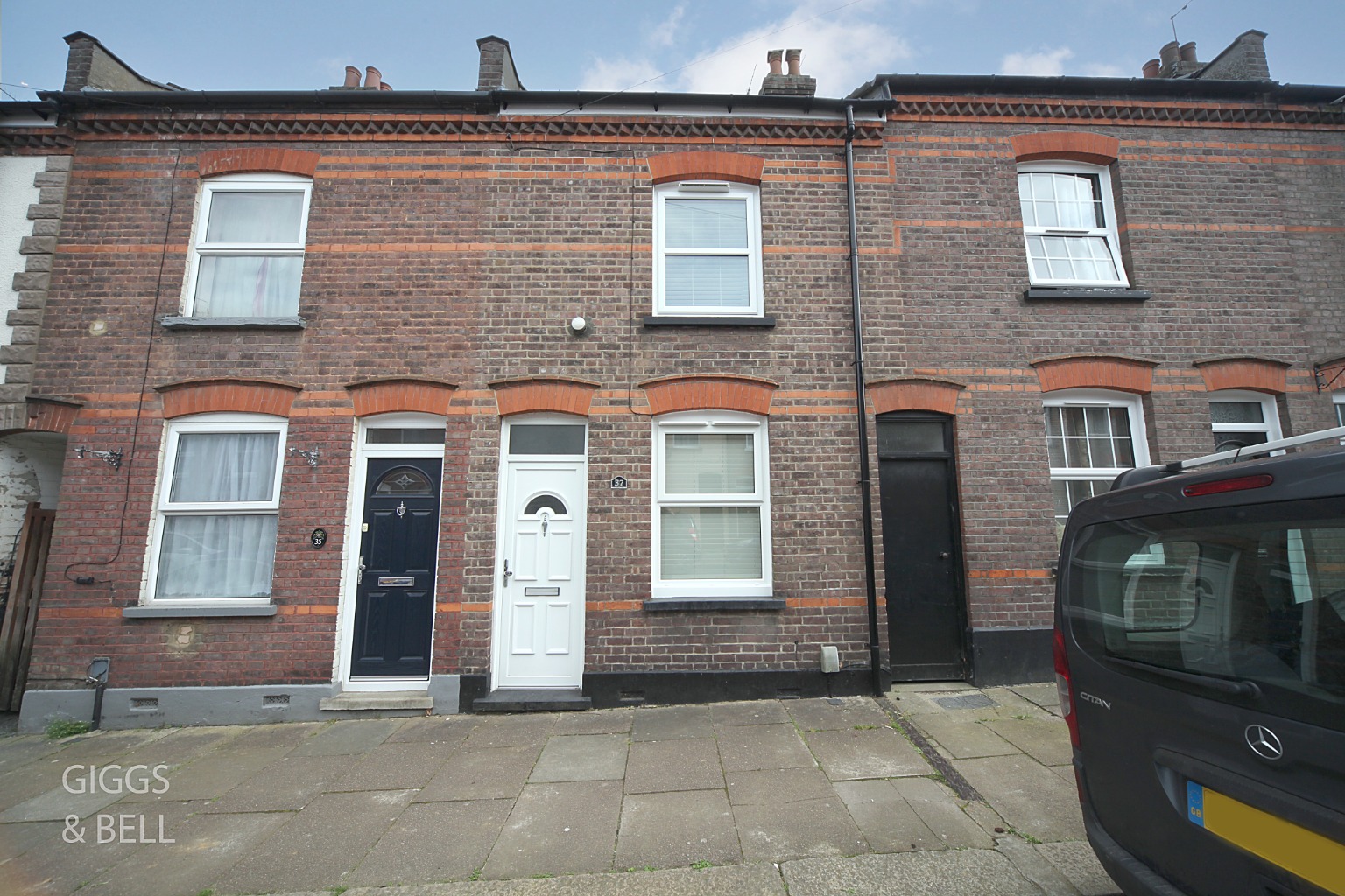2 bed terraced house for sale in May Street, Luton, LU1 