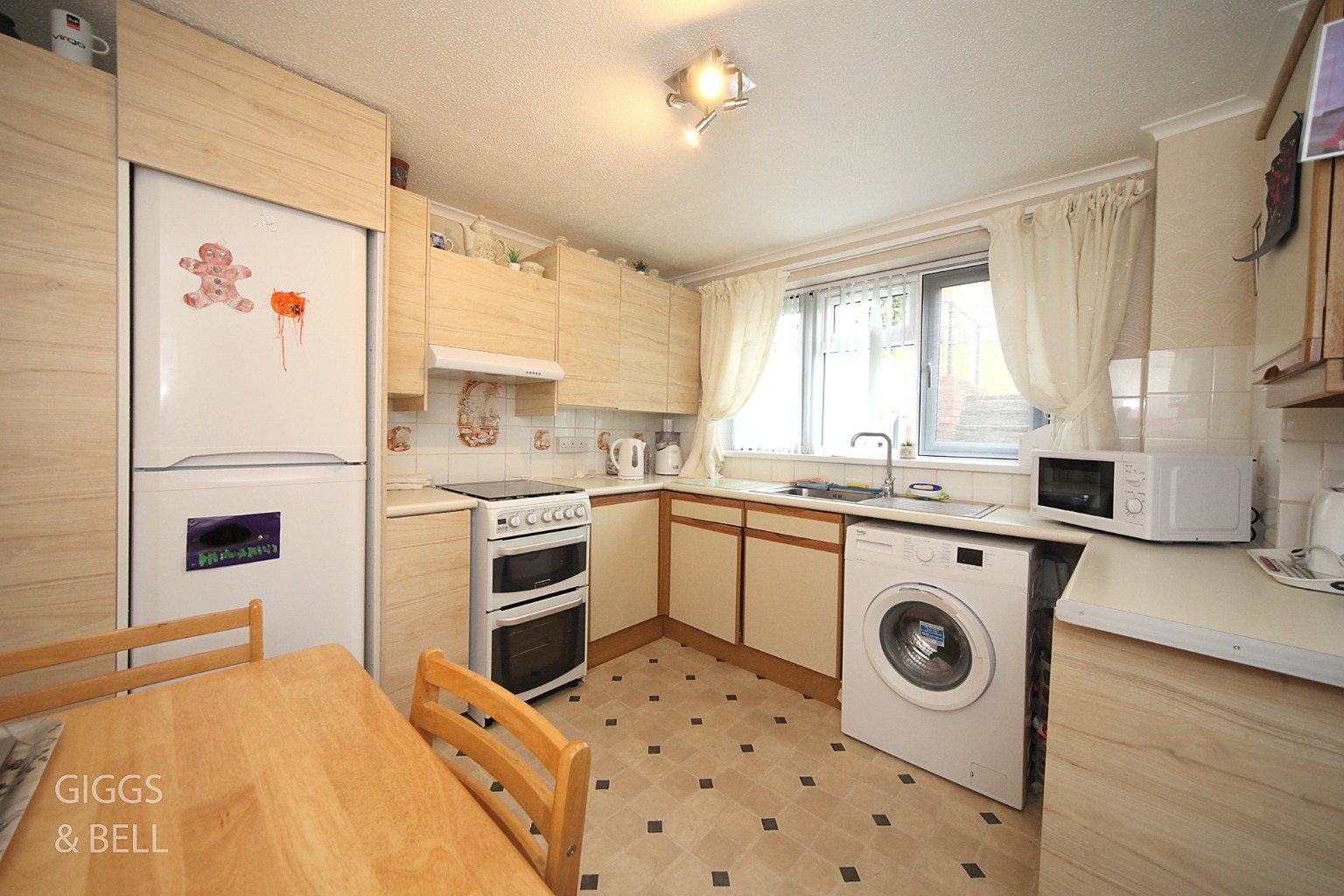 3 bed end of terrace house for sale in Devon Road, Luton 5