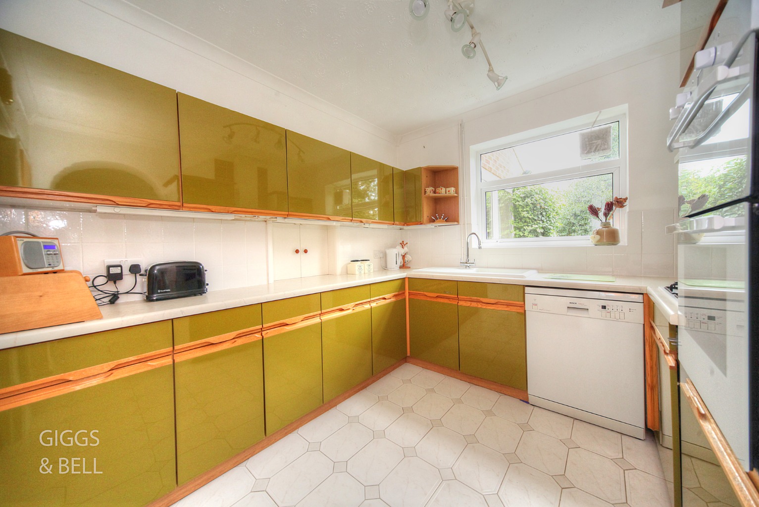 4 bed semi-detached house for sale in Torquay Drive, Luton  - Property Image 6