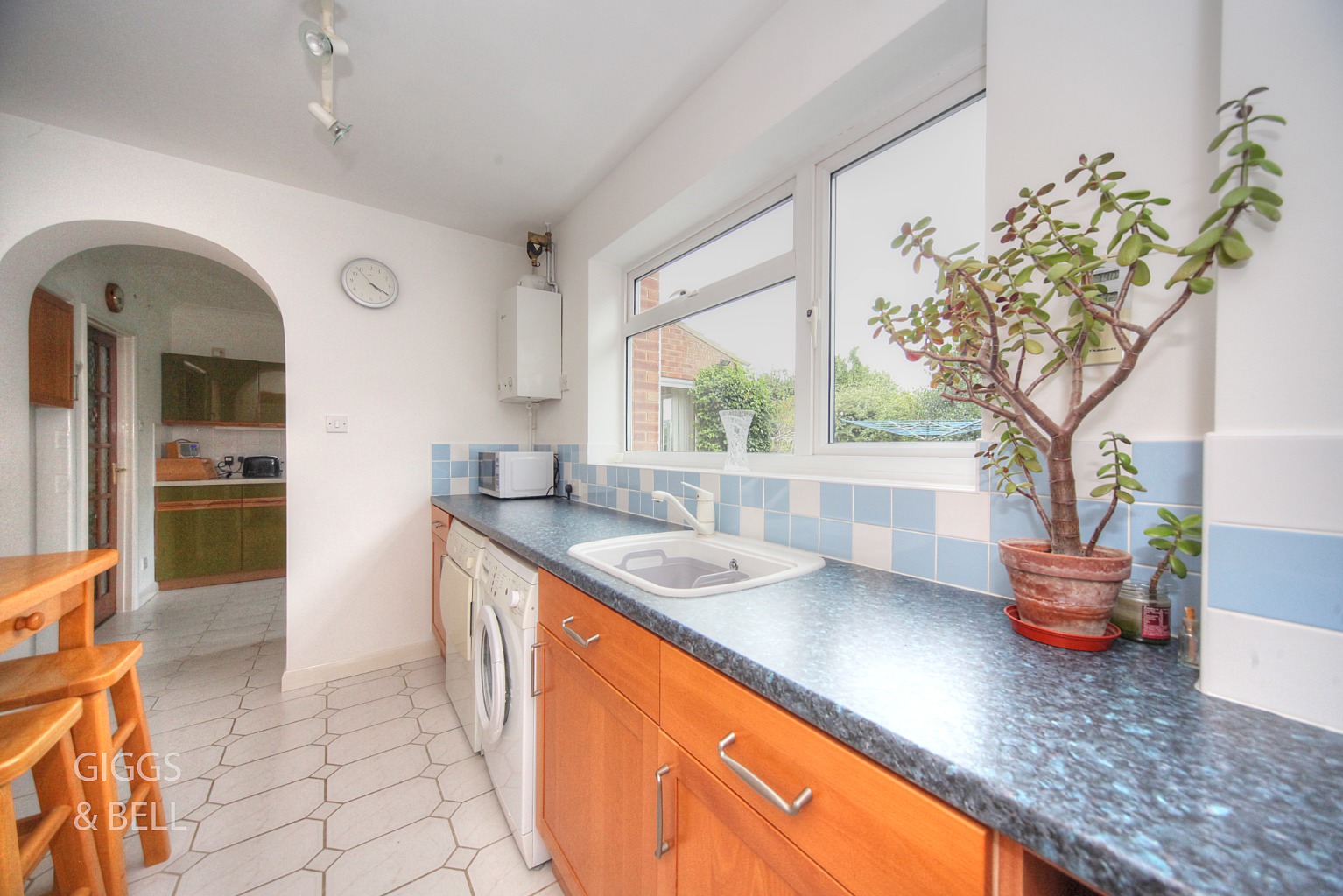 4 bed semi-detached house for sale in Torquay Drive, Luton  - Property Image 9