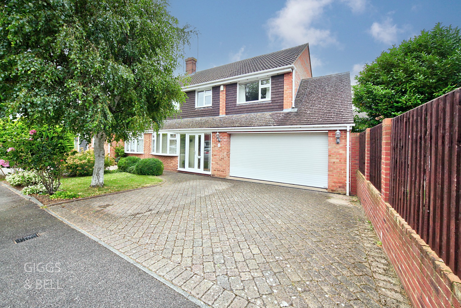 4 bed semi-detached house for sale in Torquay Drive, Luton  - Property Image 1