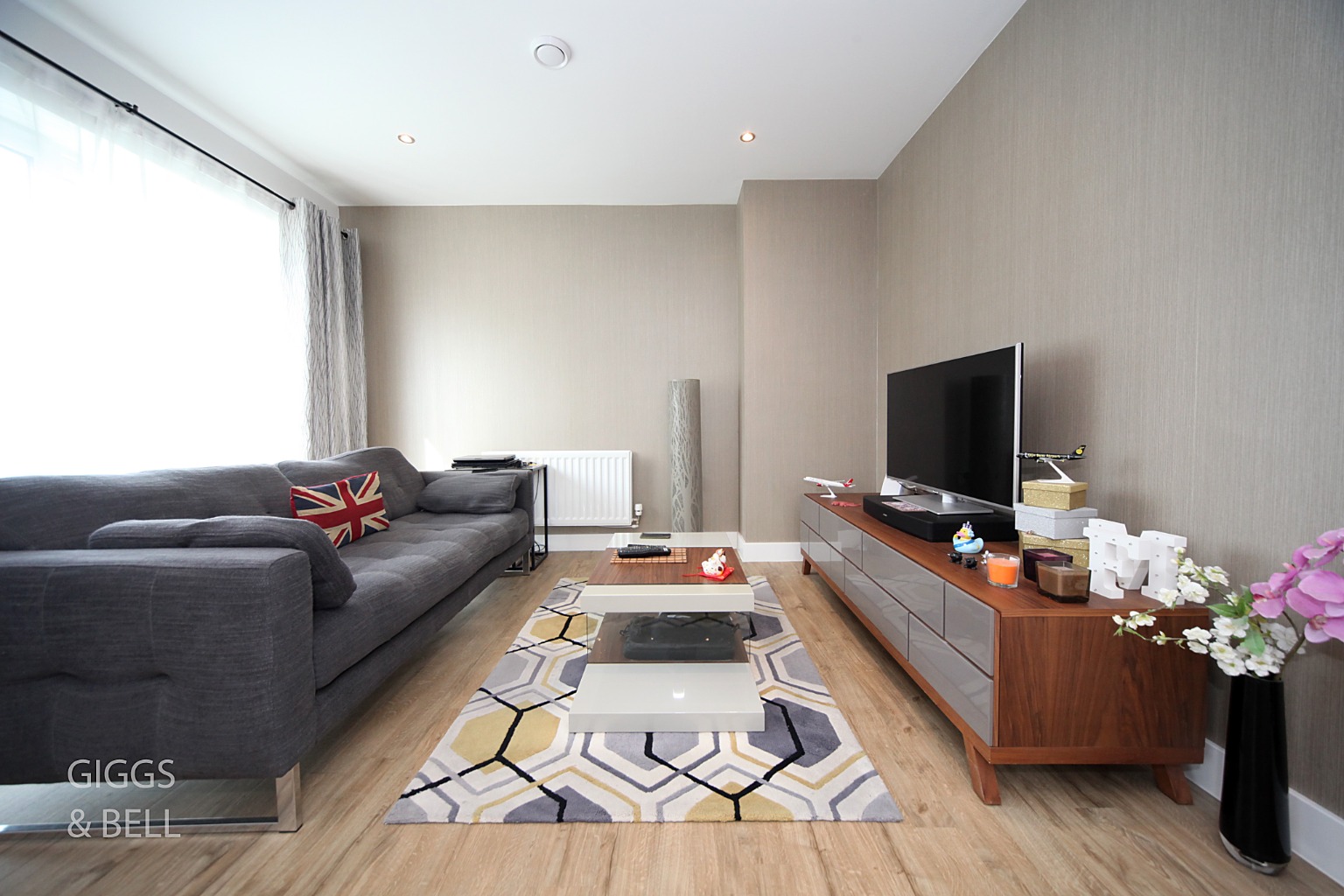 2 bed flat for sale, Luton  - Property Image 3