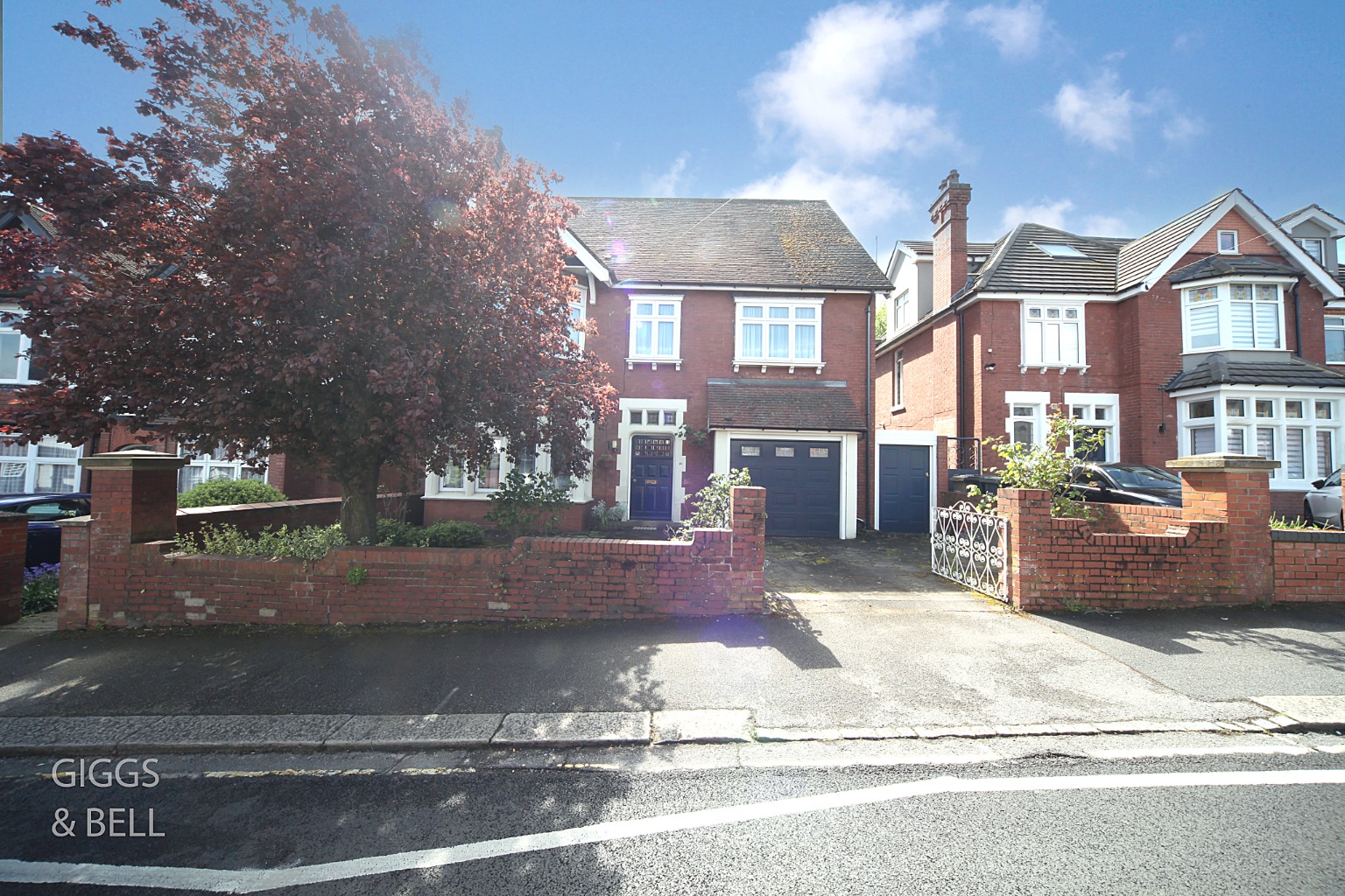 4 bed detached house for sale in Lansdowne Road, Luton 1