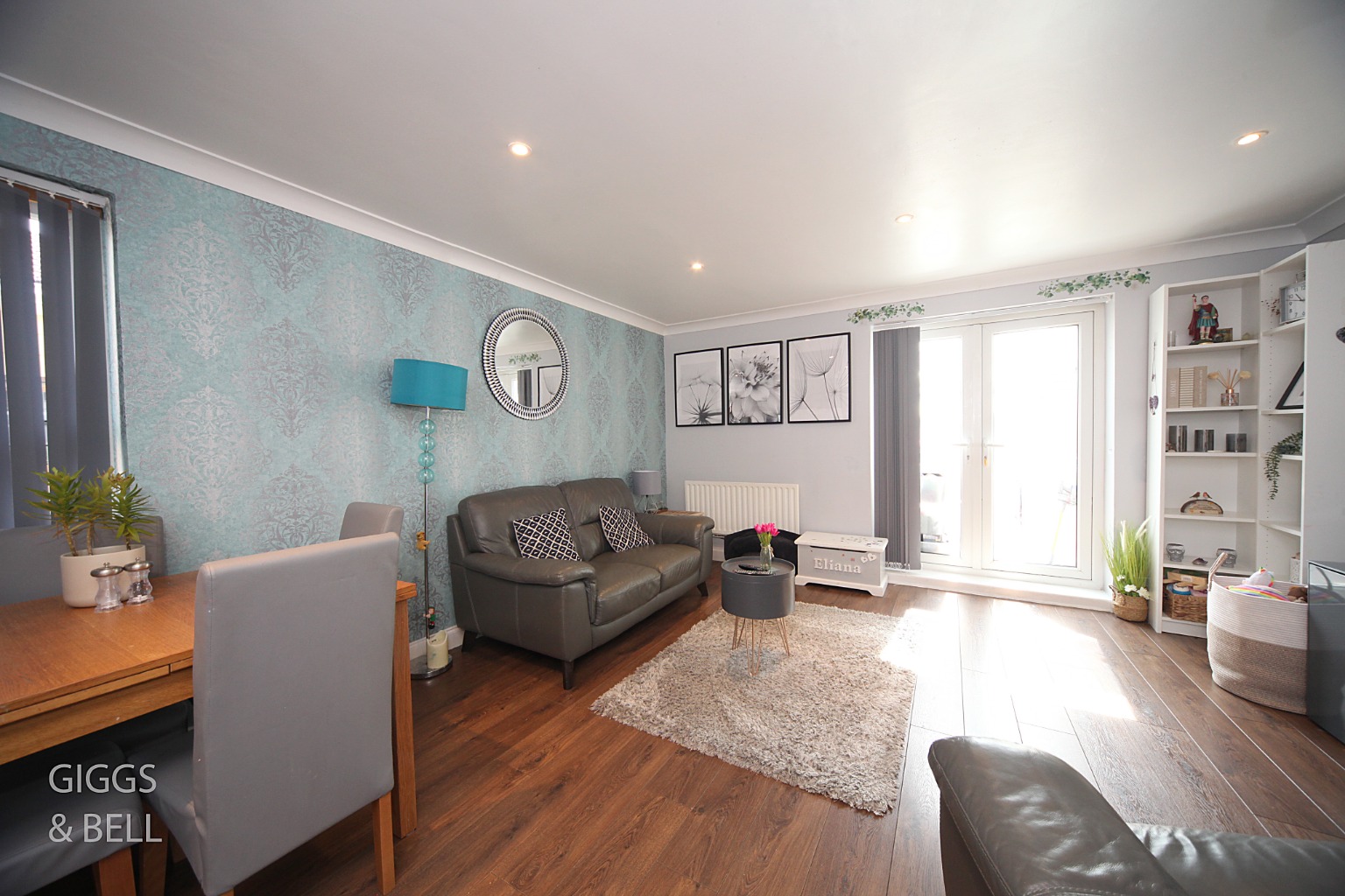 2 bed end of terrace house for sale in Rochford Drive, Luton 2