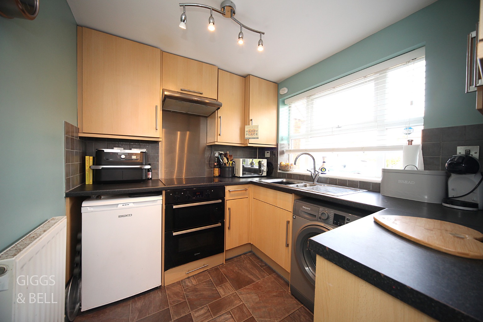 2 bed end of terrace house for sale in Rochford Drive, Luton 6