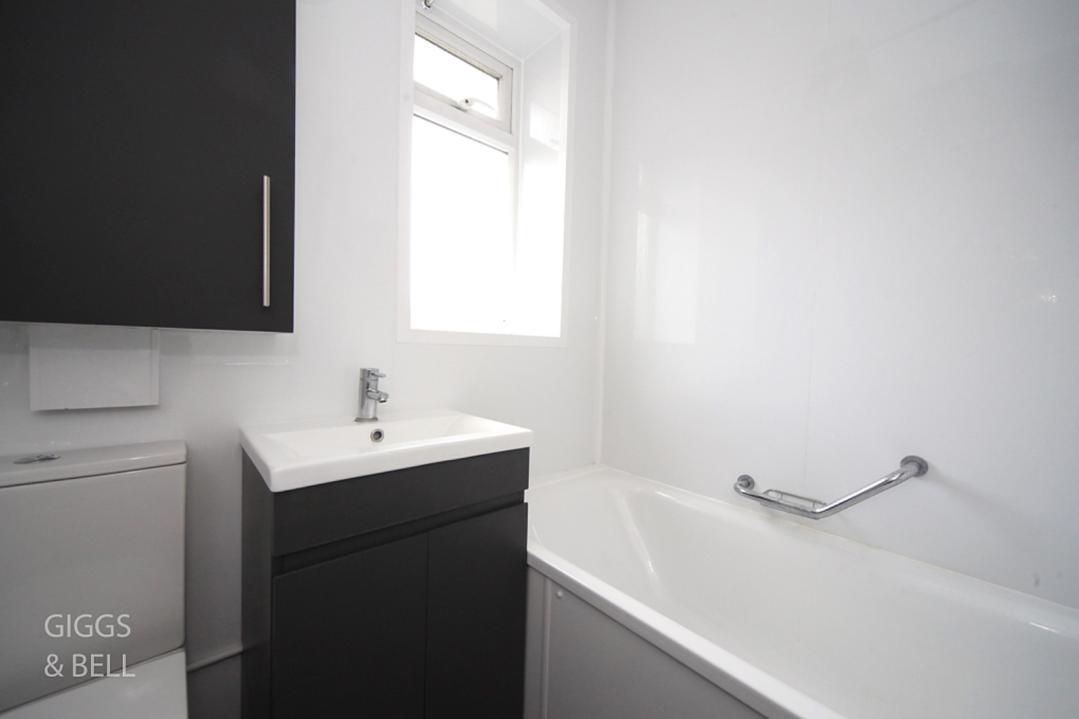 3 bed terraced house for sale in Connaught Road, Luton 8