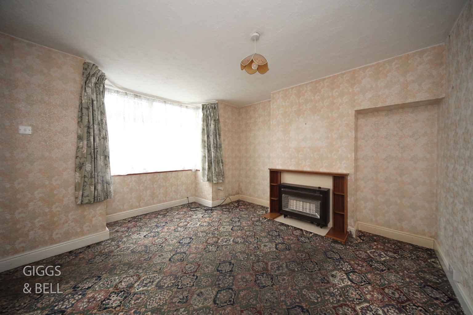 3 bed terraced house for sale in Connaught Road, Luton 1