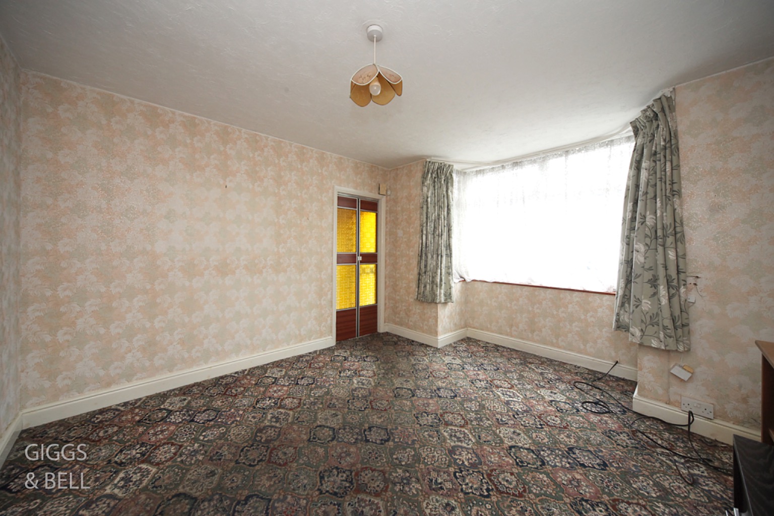 3 bed terraced house for sale in Connaught Road, Luton 2