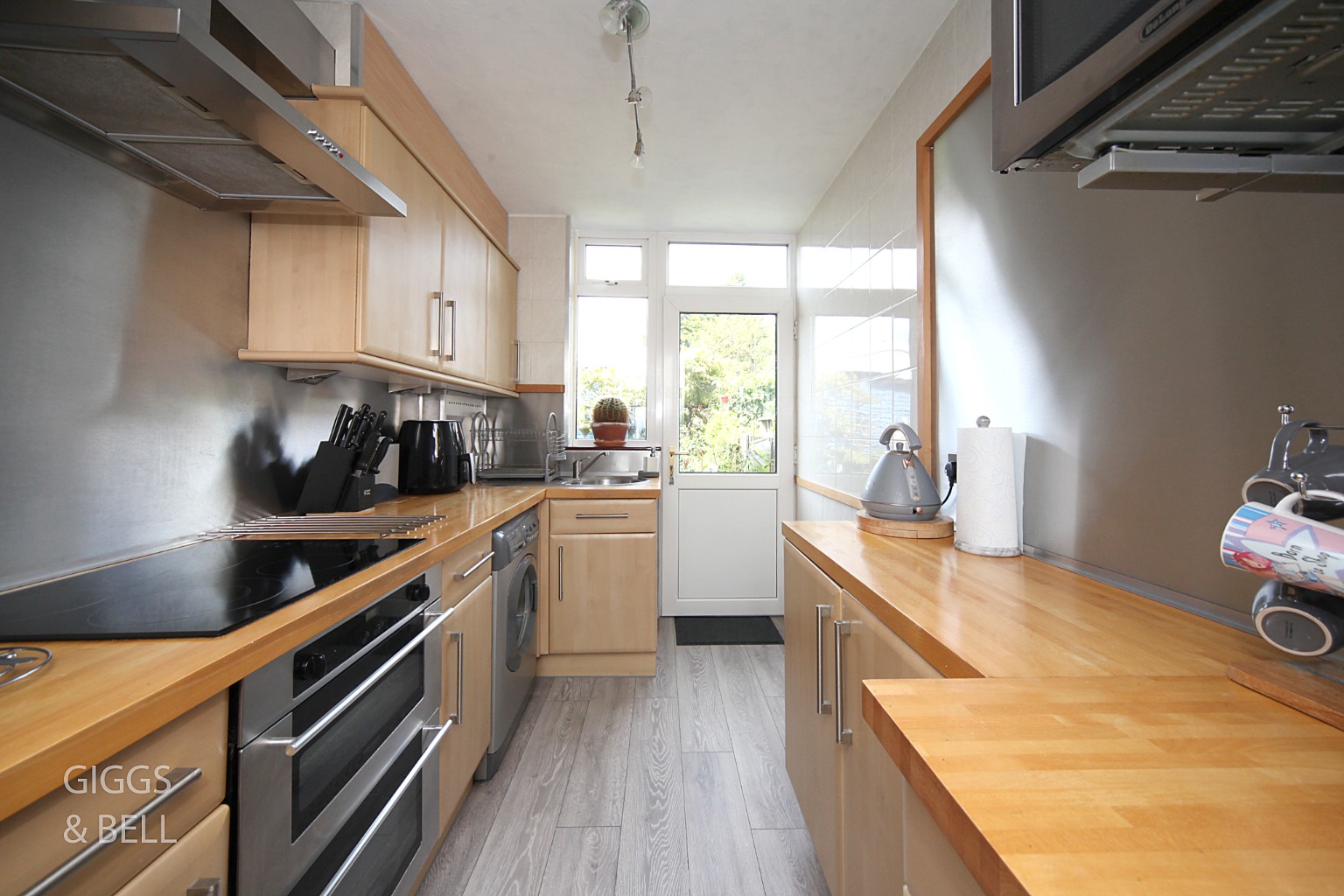 3 bed terraced house for sale in Milton Road, Luton 5