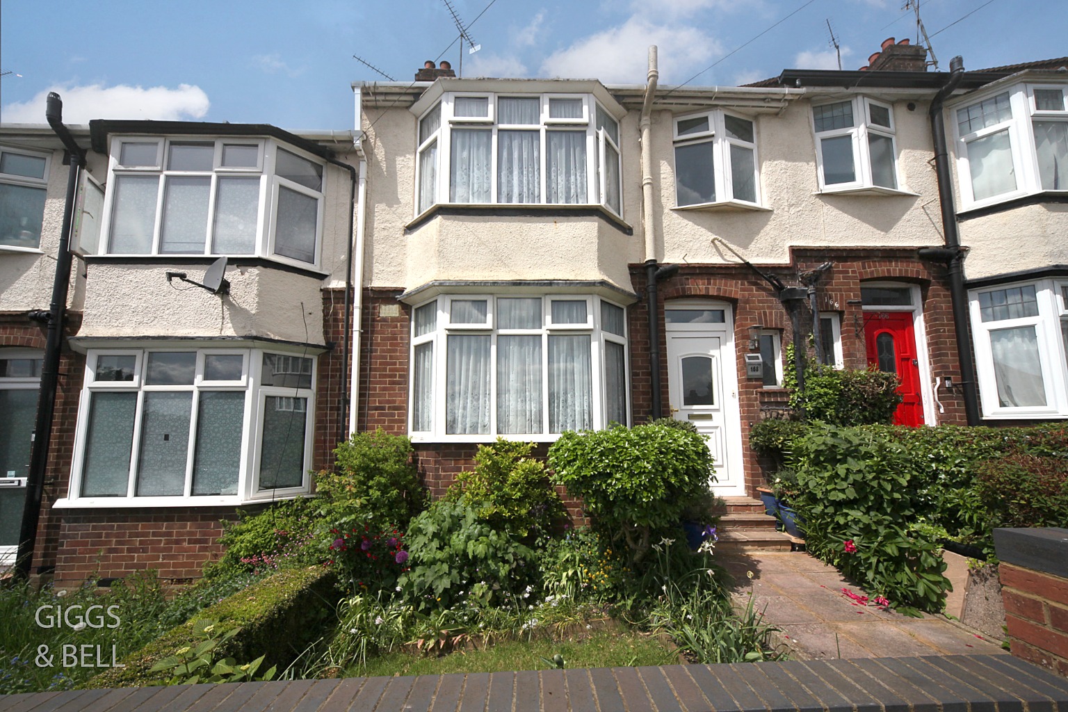 3 bed terraced house for sale in Milton Road, Luton  - Property Image 1