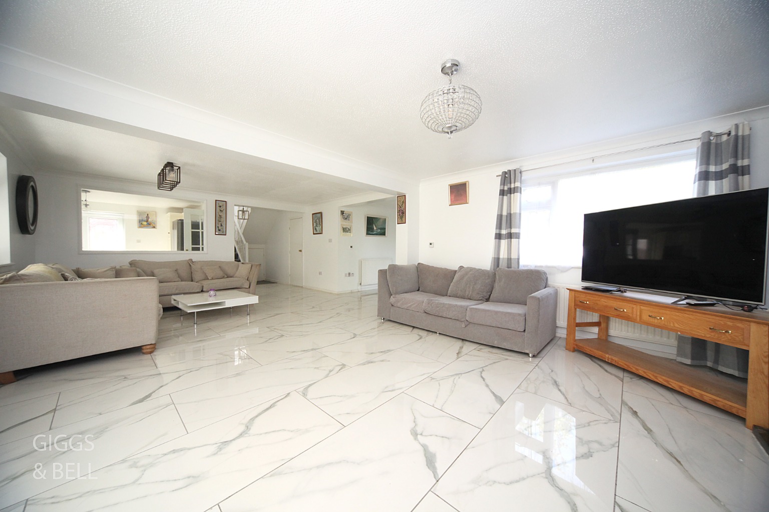 4 bed detached house for sale in Felstead Way, Luton  - Property Image 4