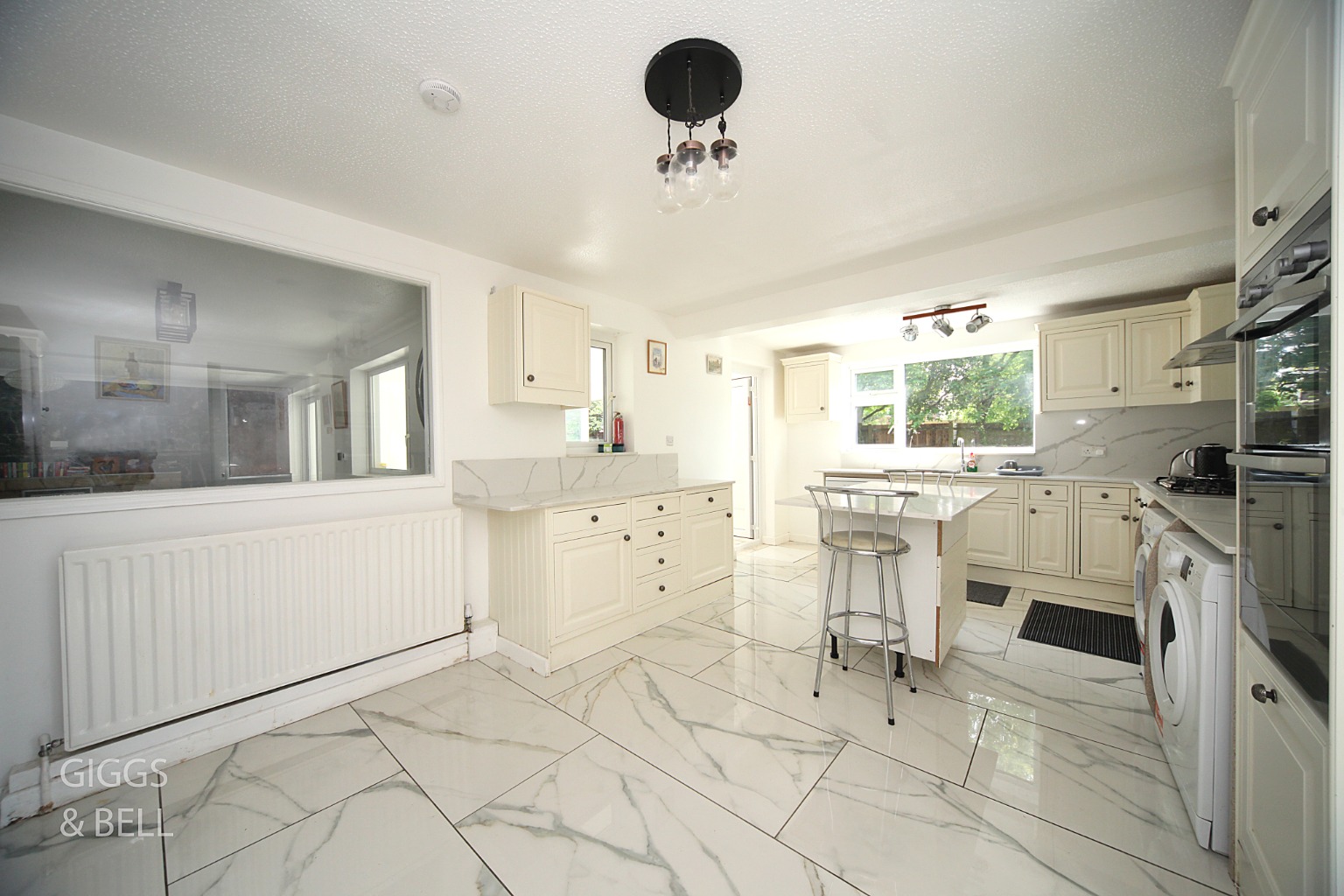 4 bed detached house for sale in Felstead Way, Luton  - Property Image 6