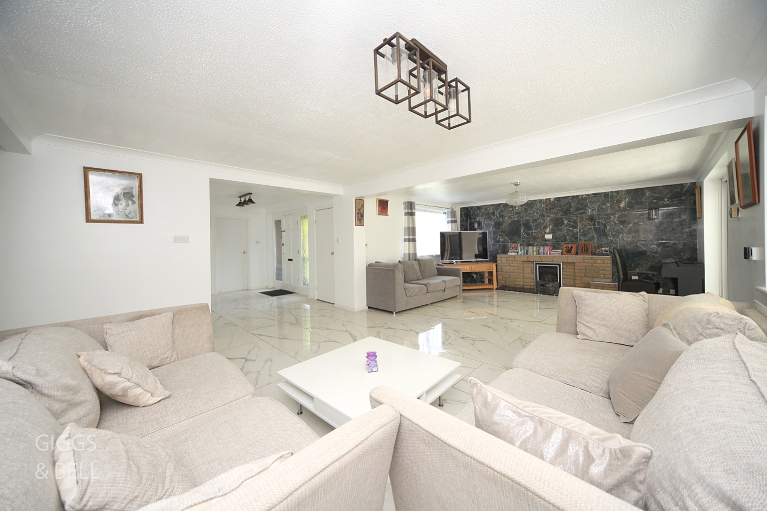 4 bed detached house for sale in Felstead Way, Luton  - Property Image 3