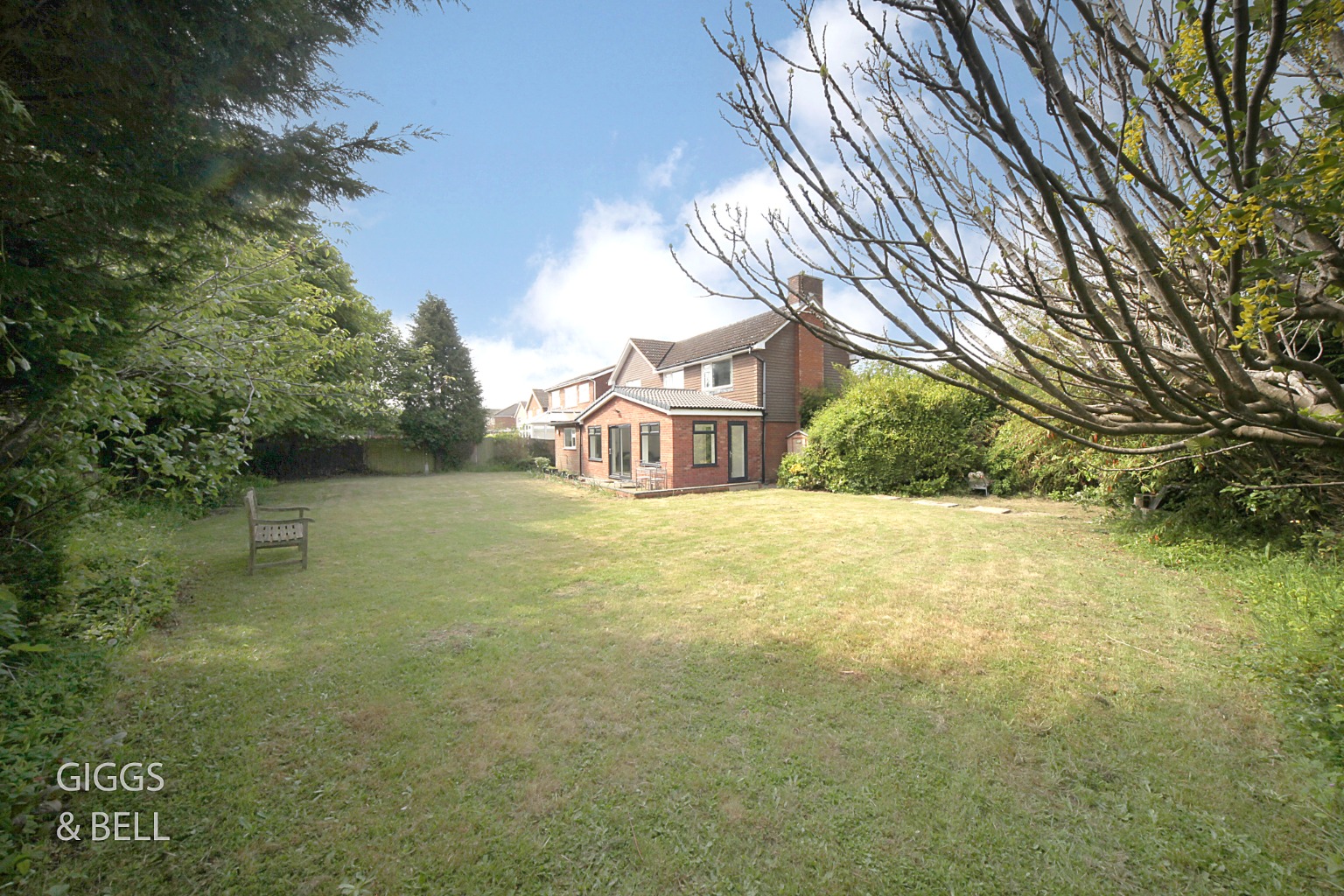4 bed detached house for sale in Felstead Way, Luton  - Property Image 2