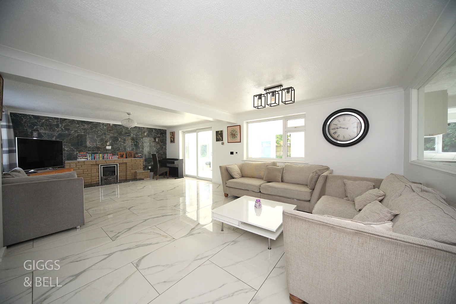 4 bed detached house for sale in Felstead Way, Luton  - Property Image 5