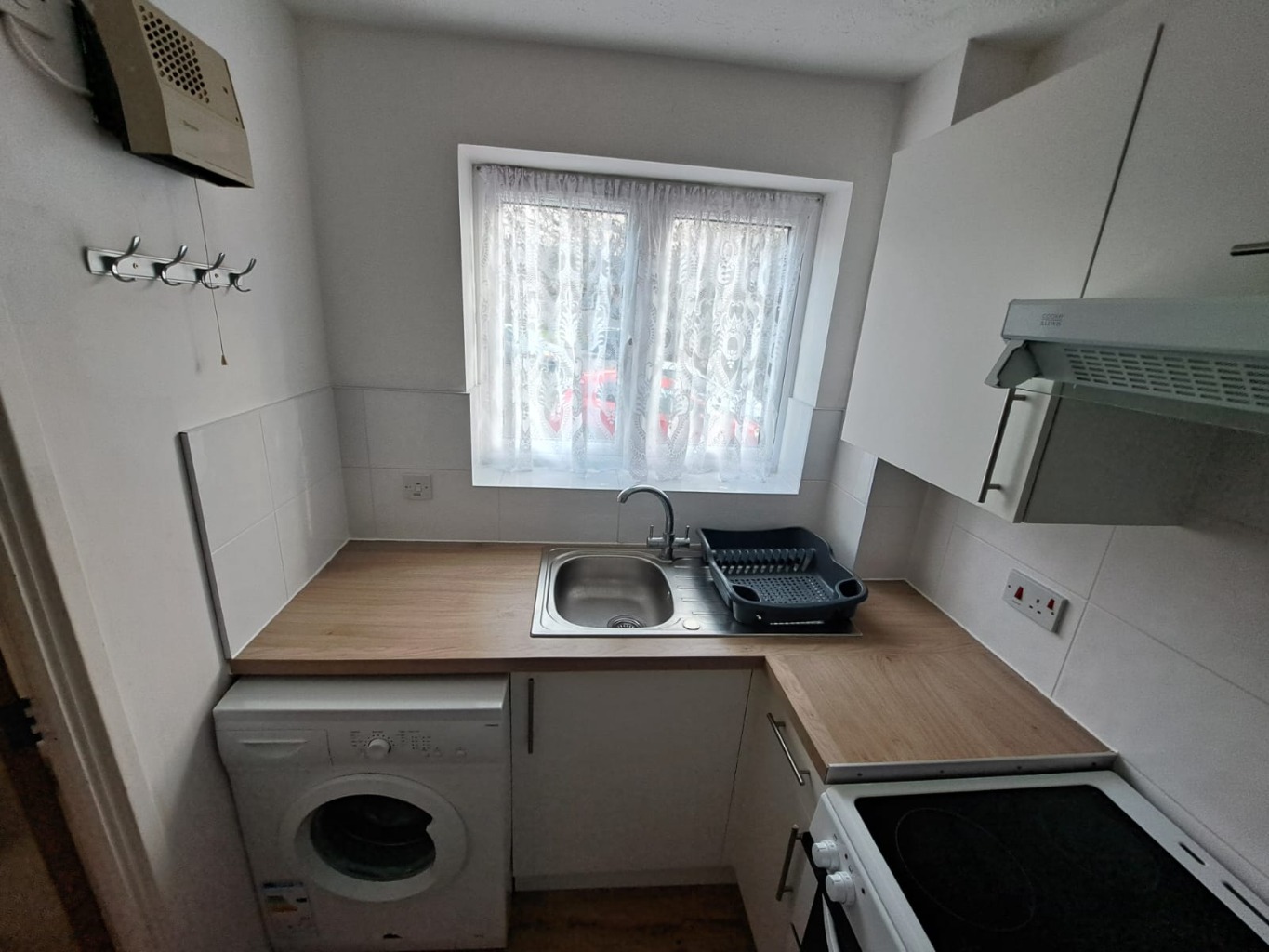 1 bed studio flat for sale in Rodeheath, Luton 3